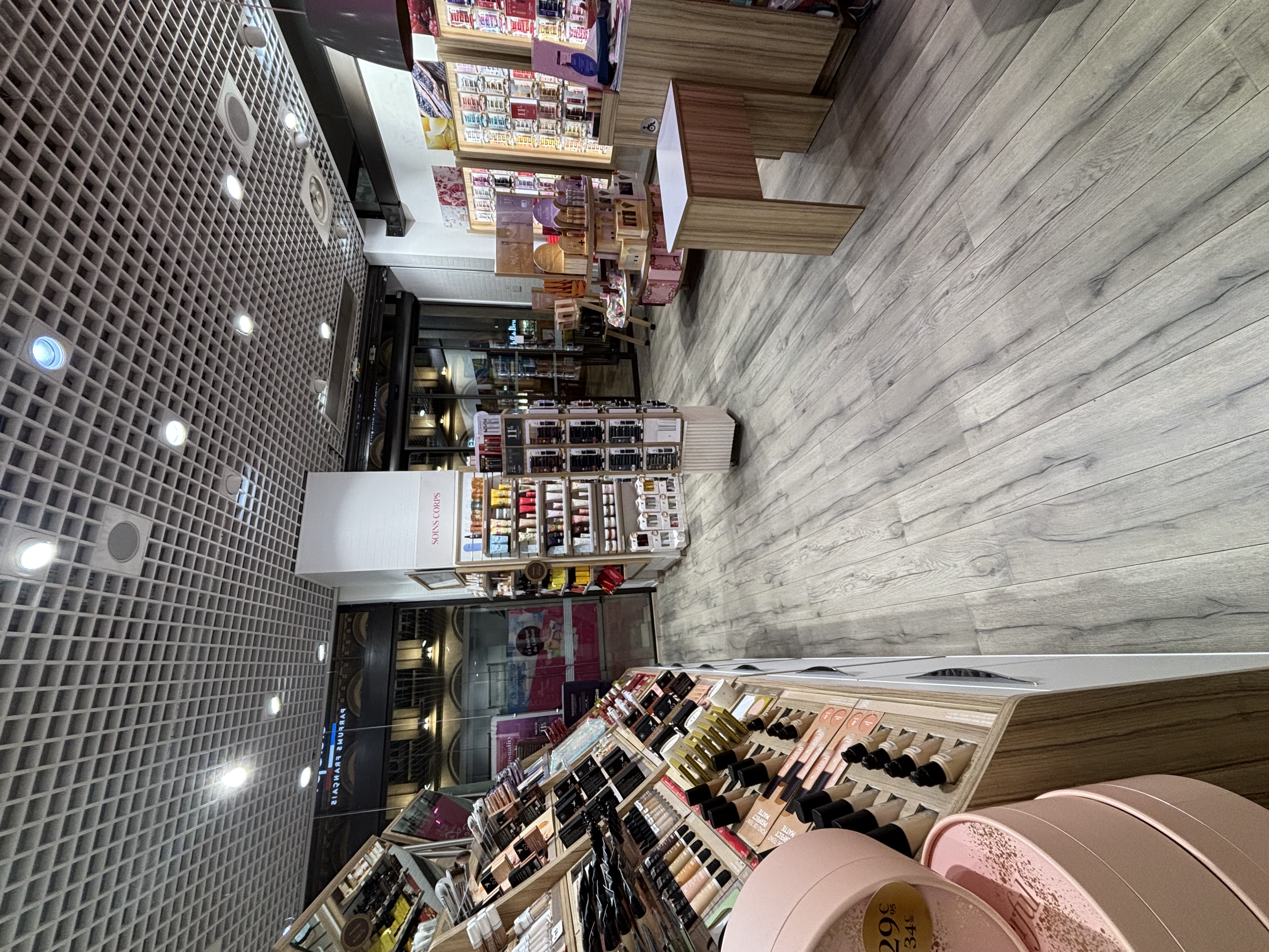 Foto 9 di Adopt  Parfums