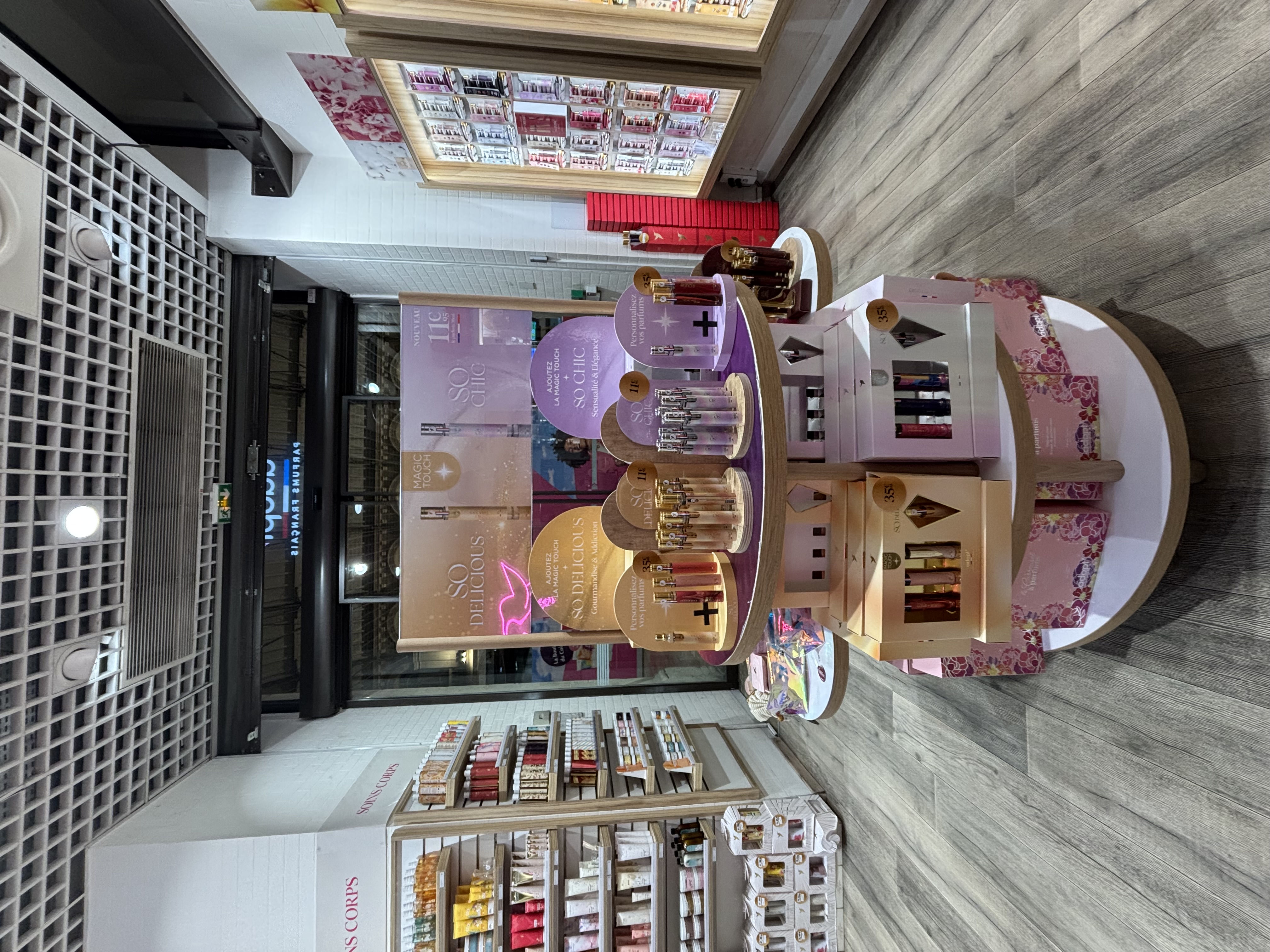 Foto 3 di Adopt  Parfums