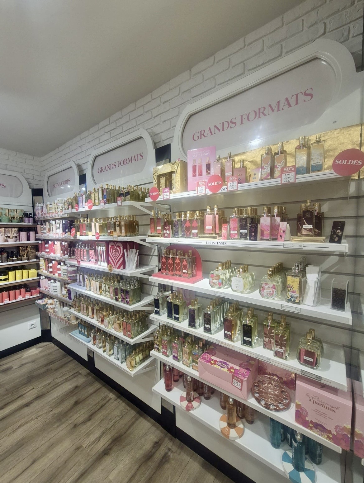 Foto 5 di Adopt Parfums