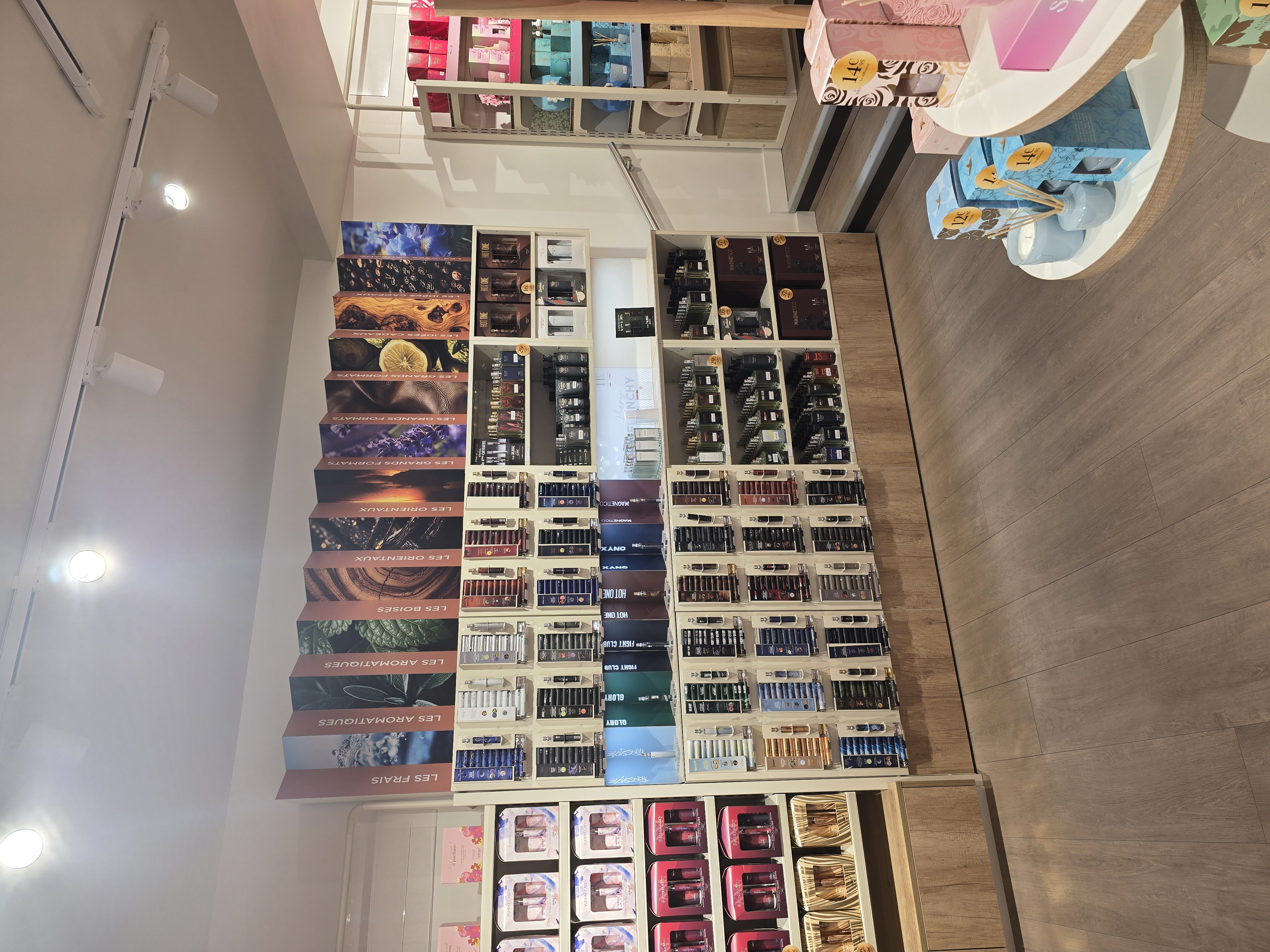 Foto 4 di Adopt Parfums