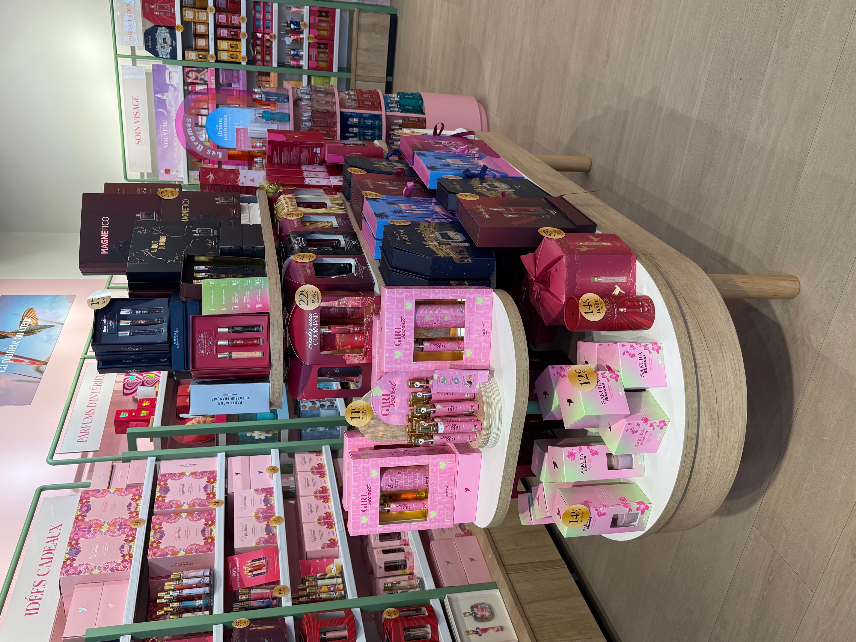 Foto 4 di Adopt Parfums