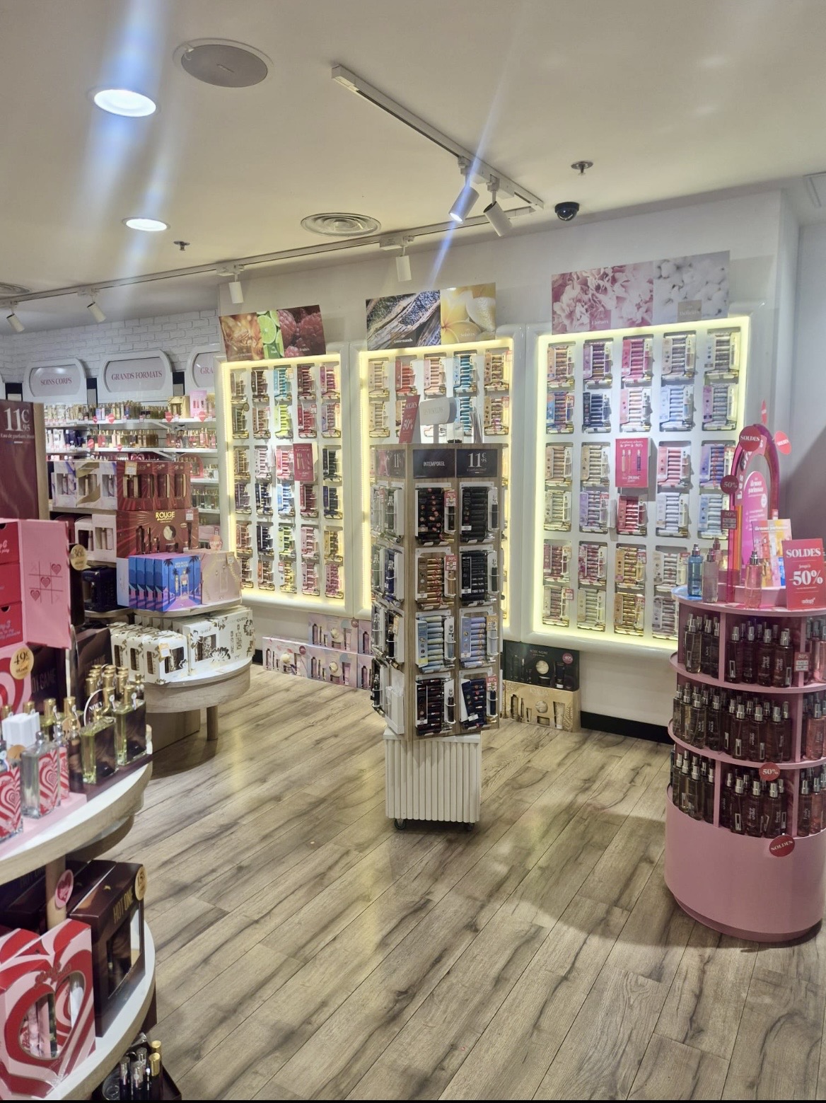 Foto 4 di Adopt Parfums