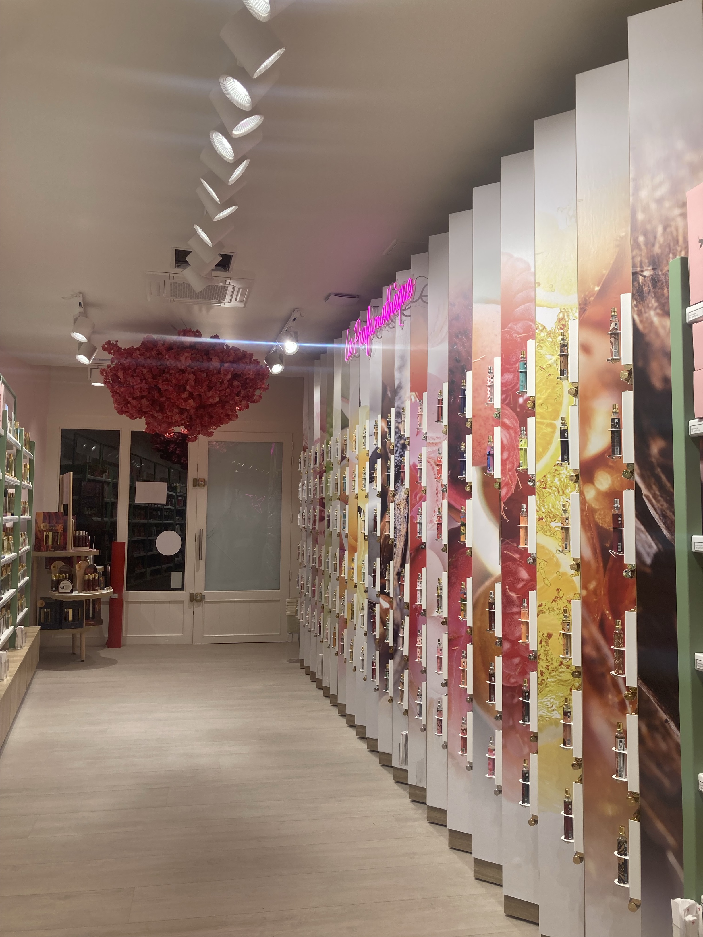 Foto 4 di Adopt Parfums