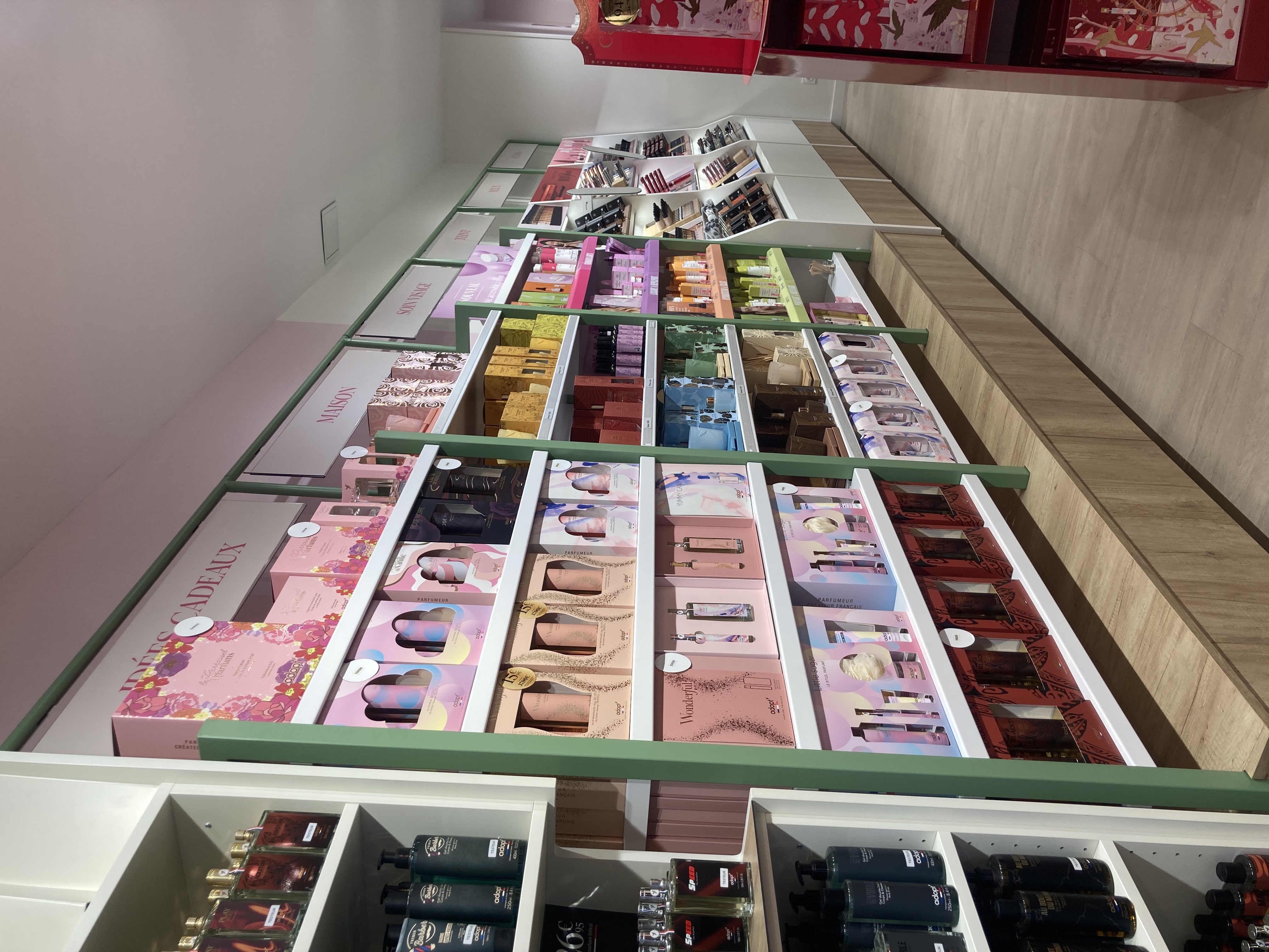 Foto 4 di Adopt Parfums