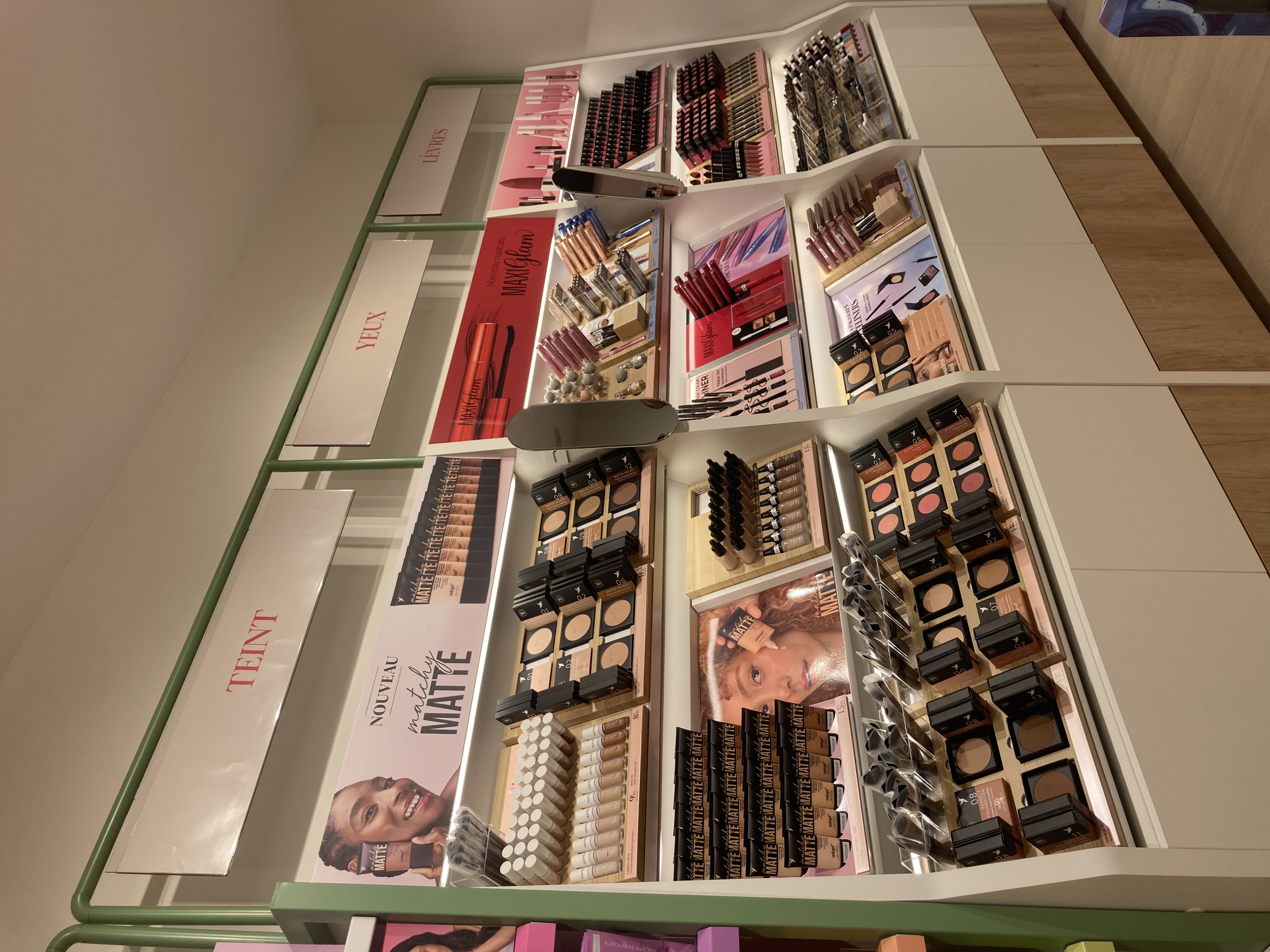 Foto 5 di Adopt Parfums