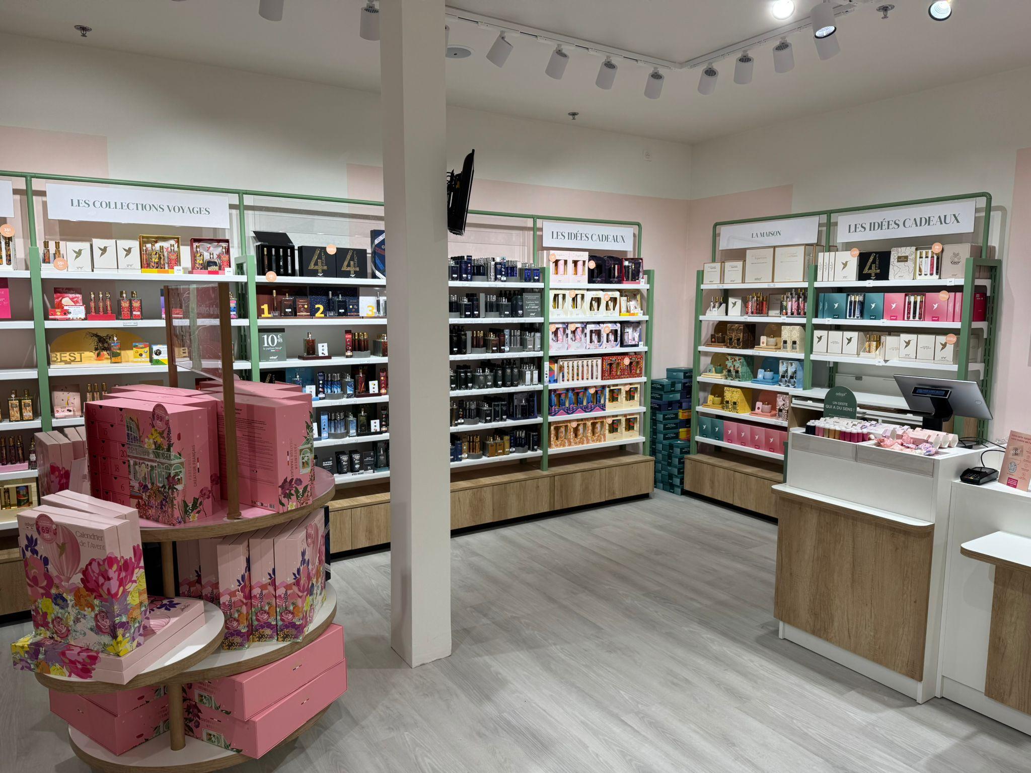 Foto 4 di Adopt Parfums