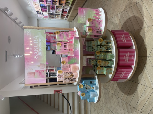 Foto 9 di Adopt Parfums