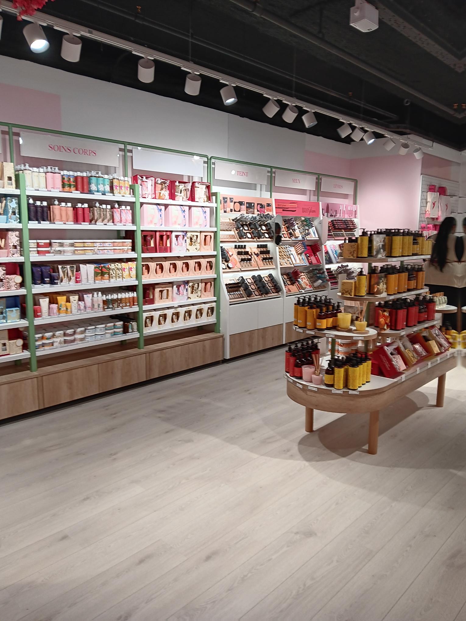 Foto 6 di Adopt Parfums