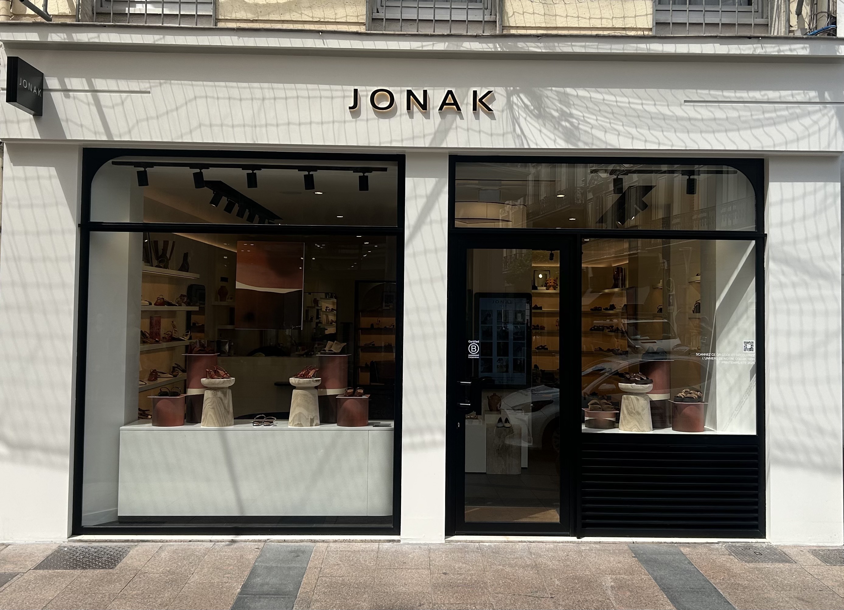 Foto 1 de Jonak