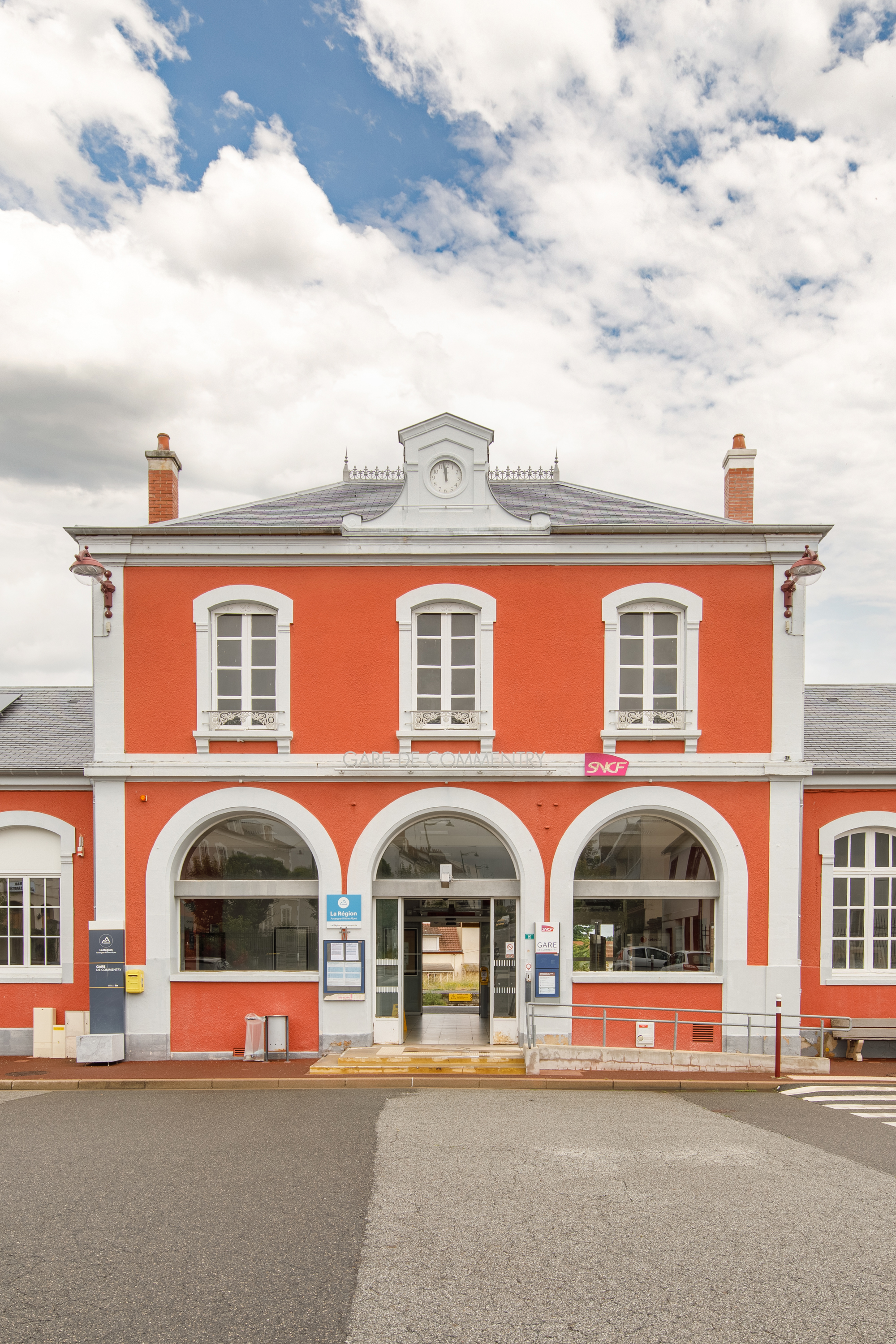 Foto 3 di Gare de Commentry SNCF
