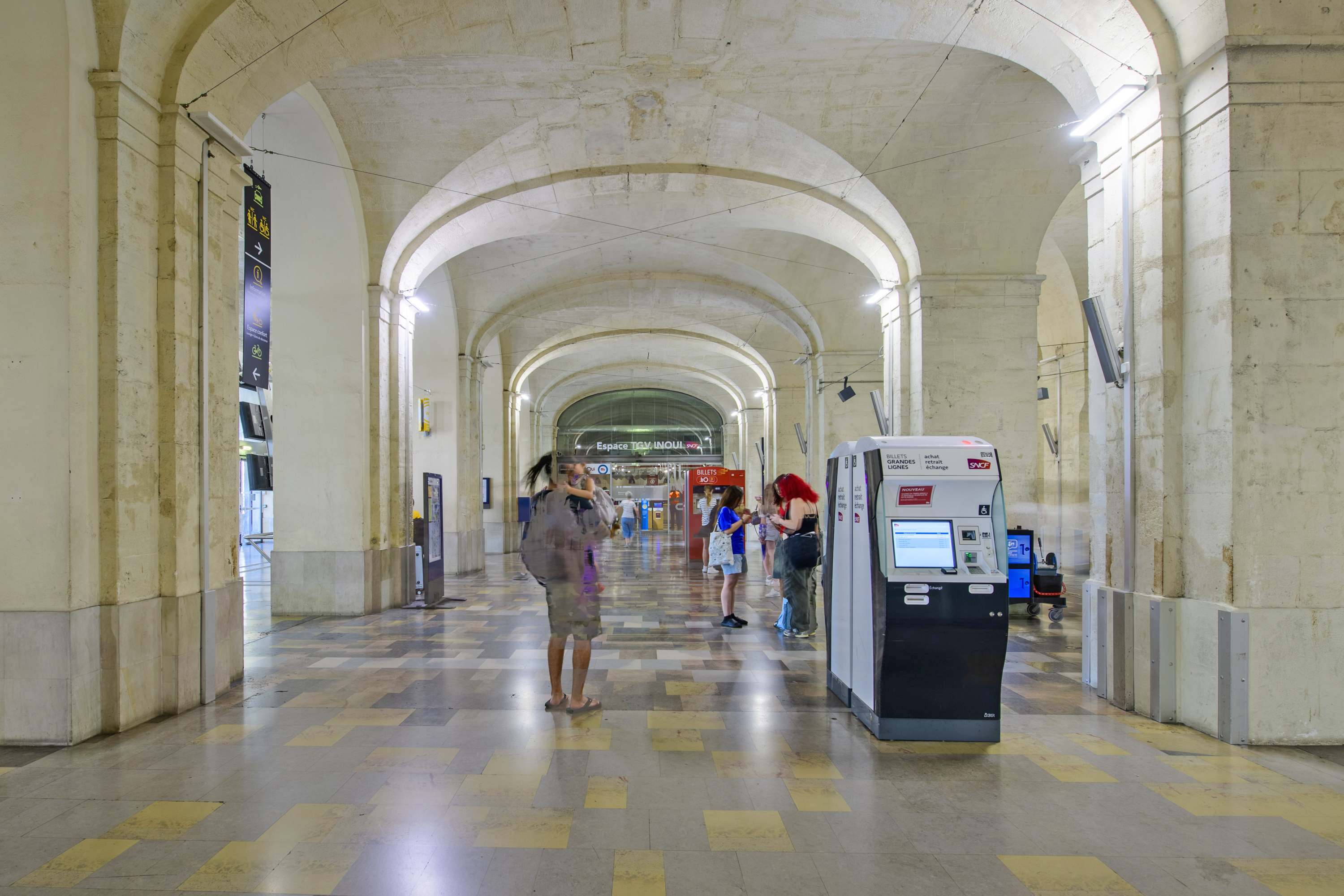 Foto 2 di Nîmes