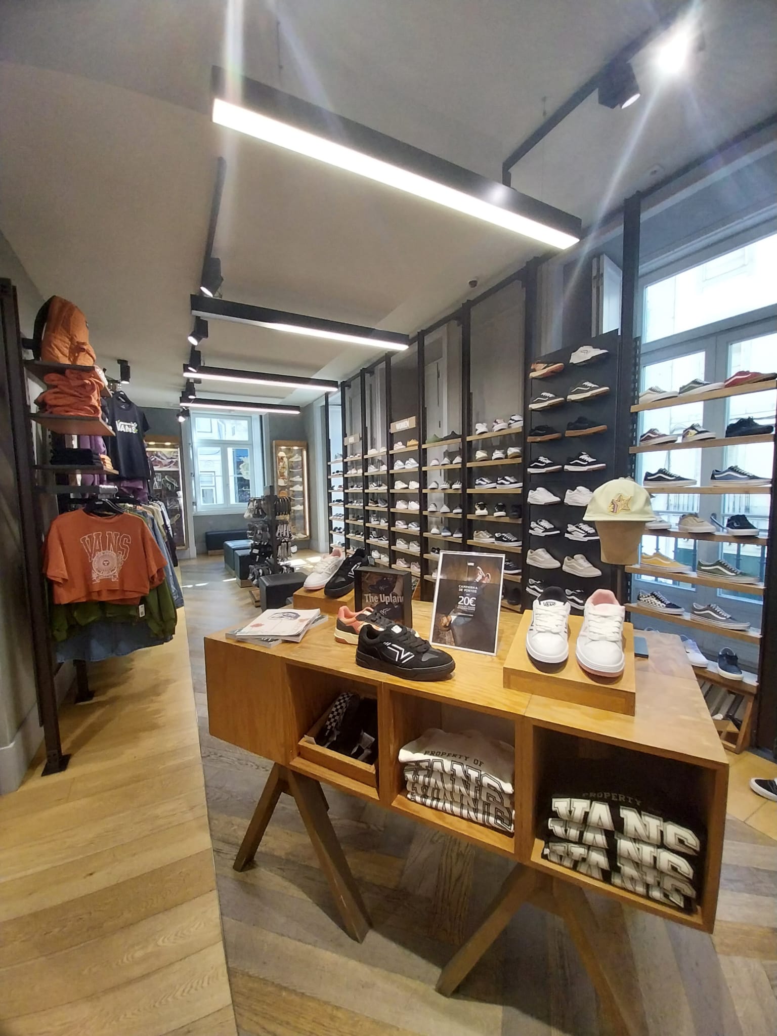 Vans Augusta