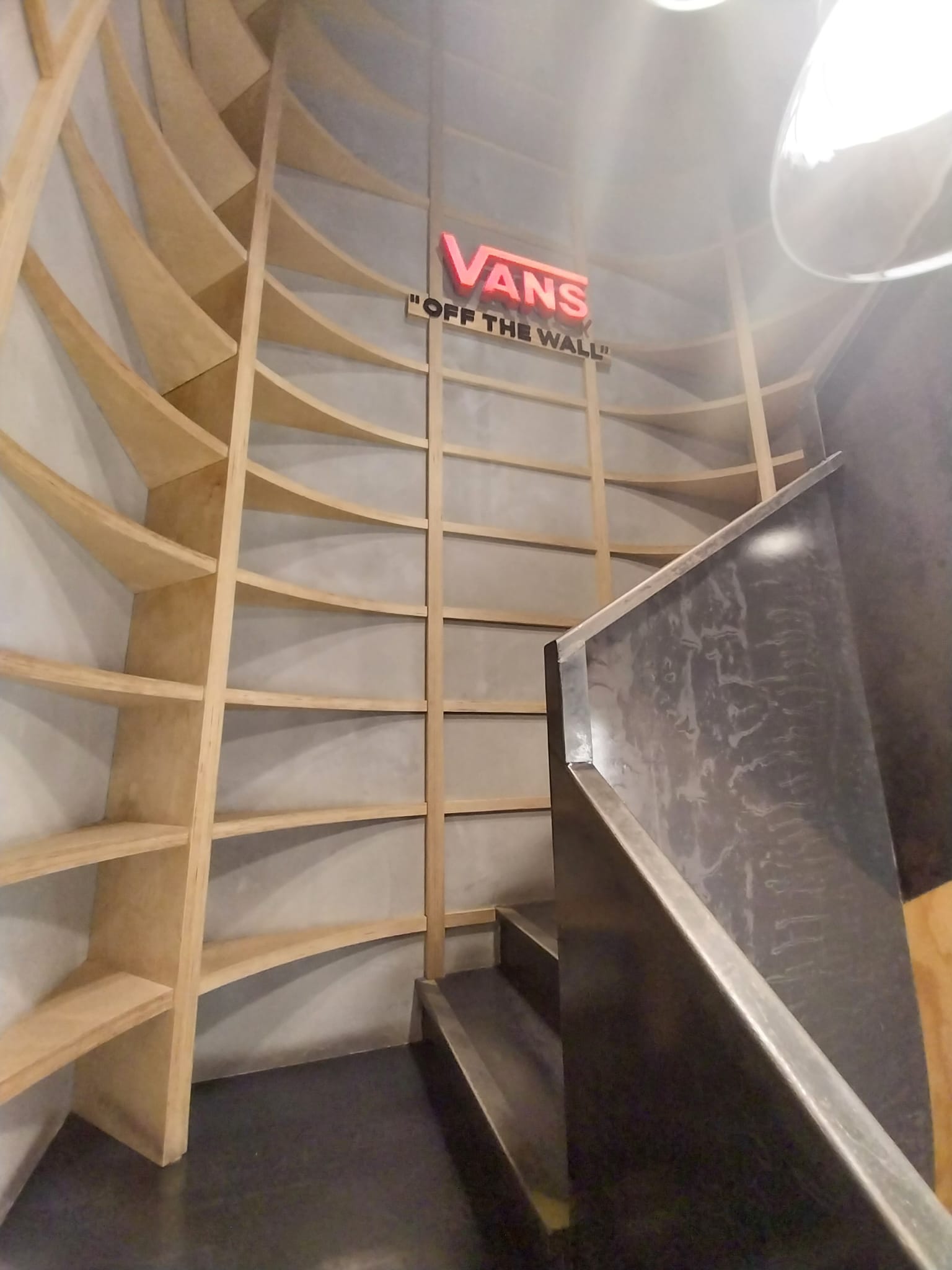 Vans Augusta
