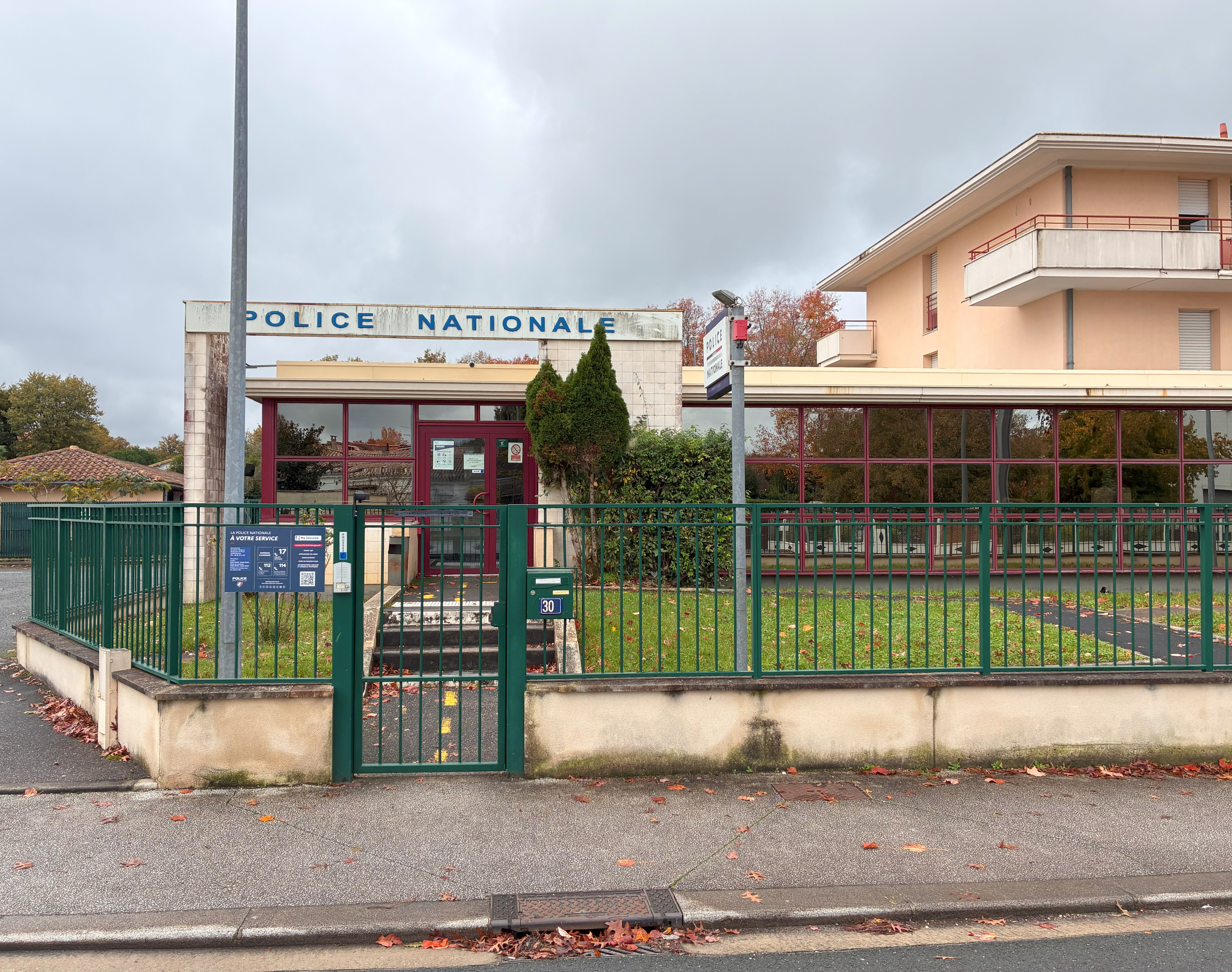 Foto 3 di Commissariat de police d'Eysines