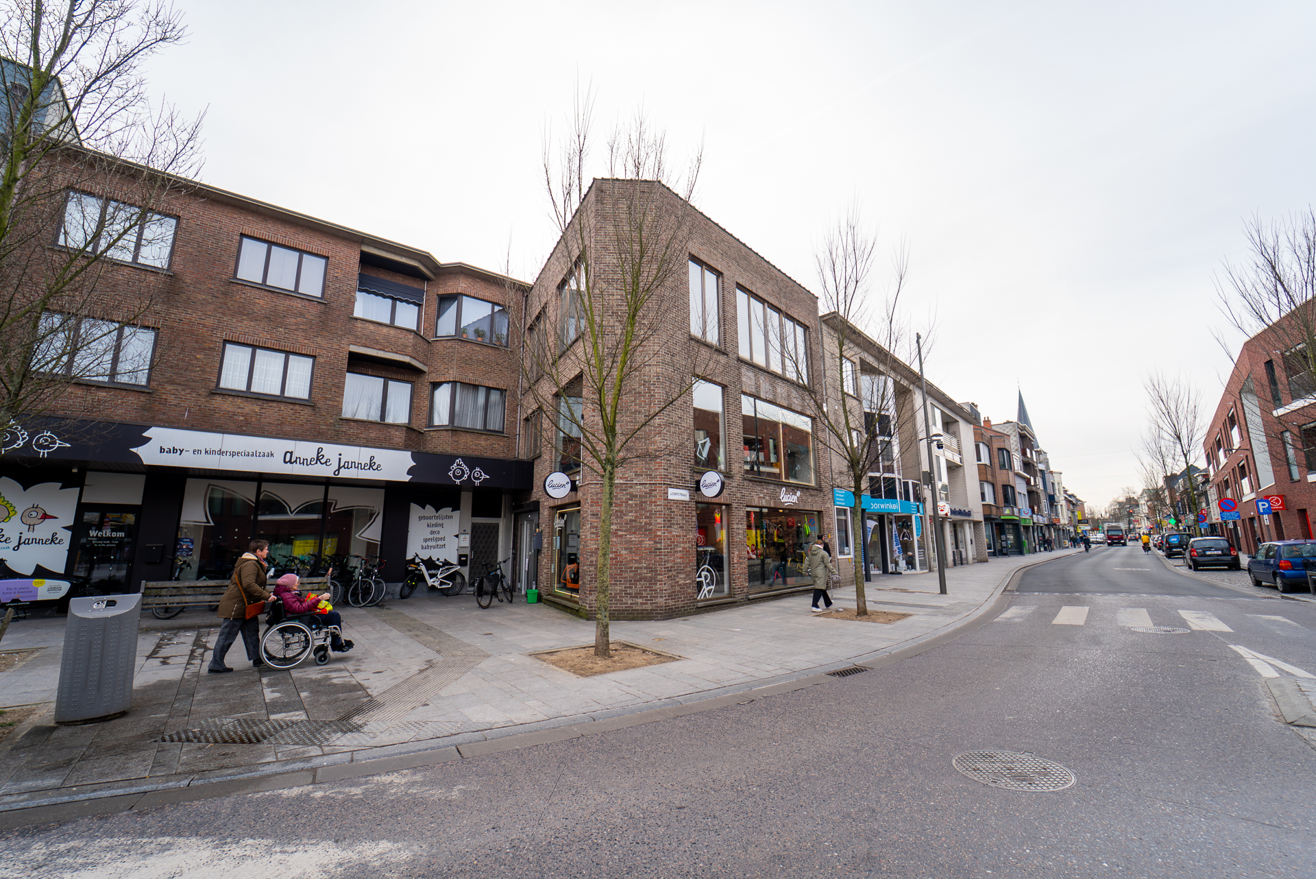 Foto 16 di Lucien Ekeren