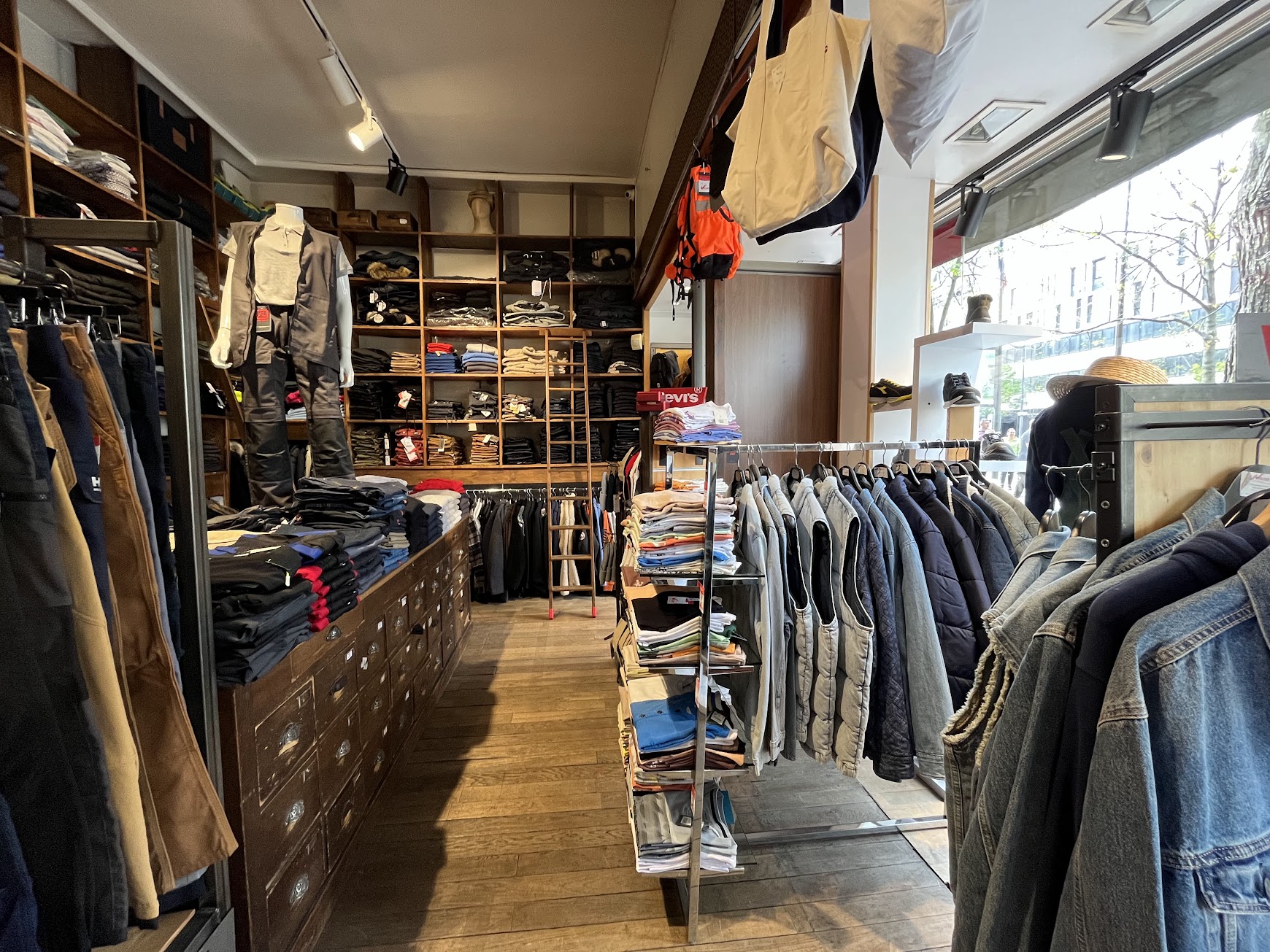 Foto 14 di VELTIS - Workwear & EPI