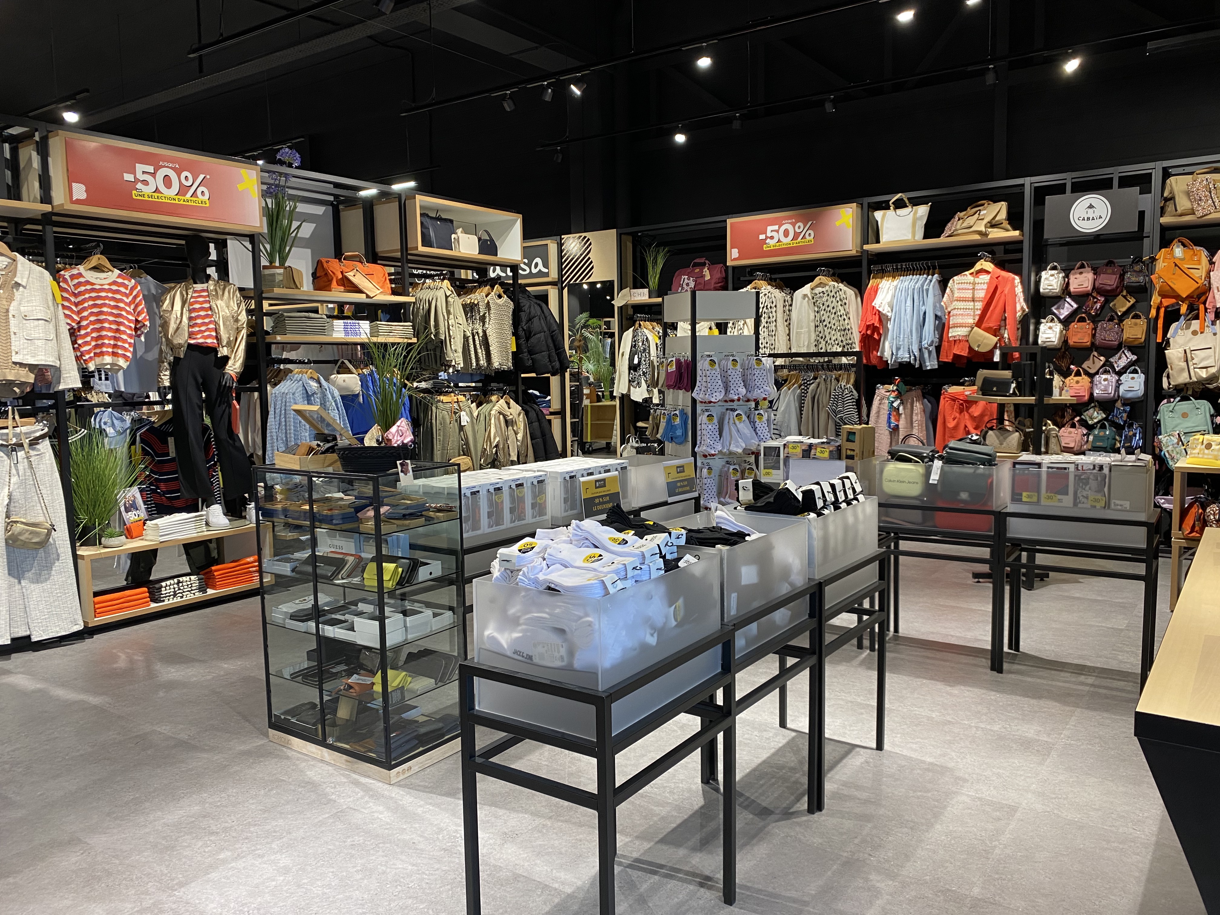 Foto 4 di BLACKSTORE