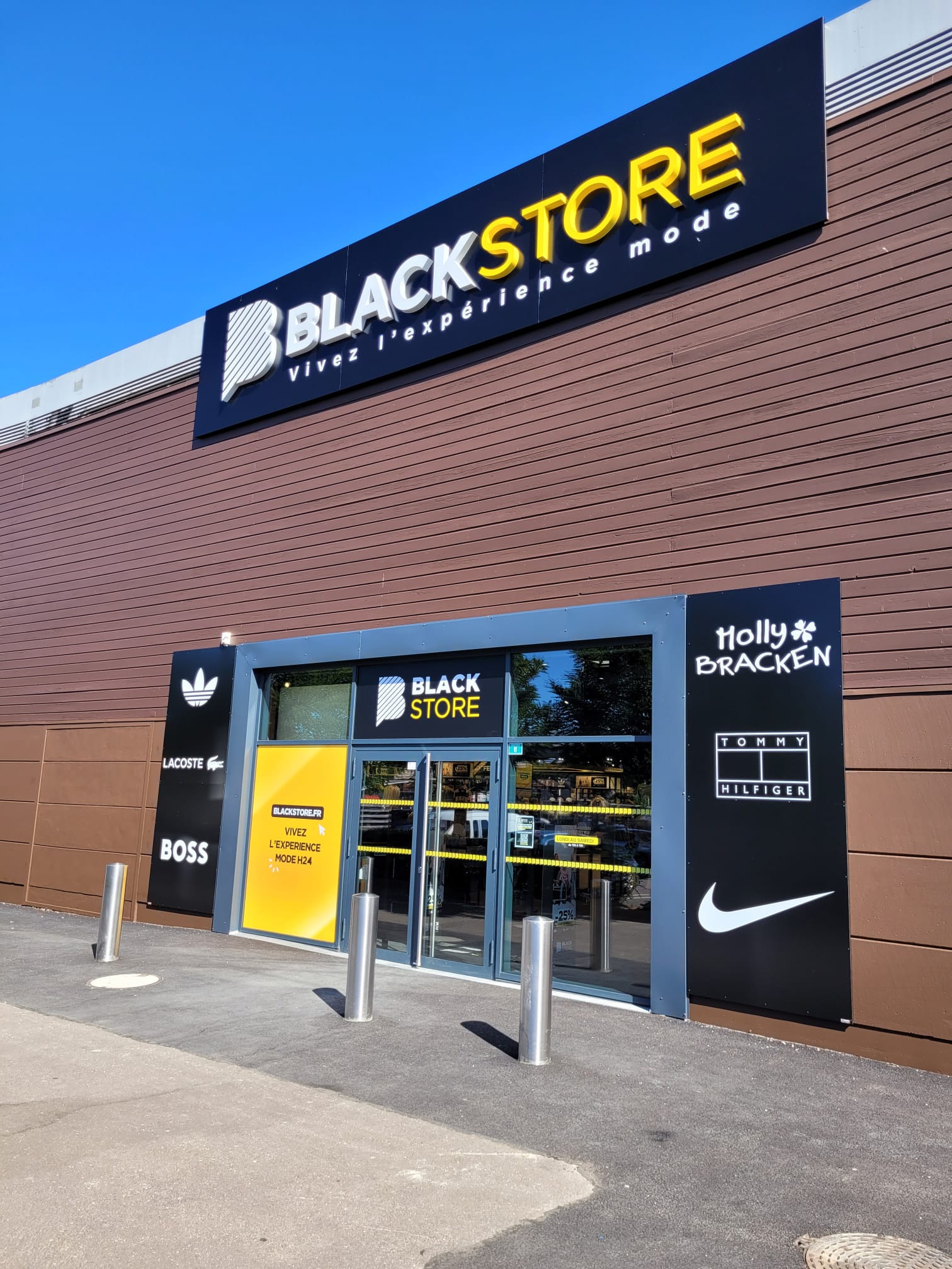 Foto 1 di BLACKSTORE SELESTAT