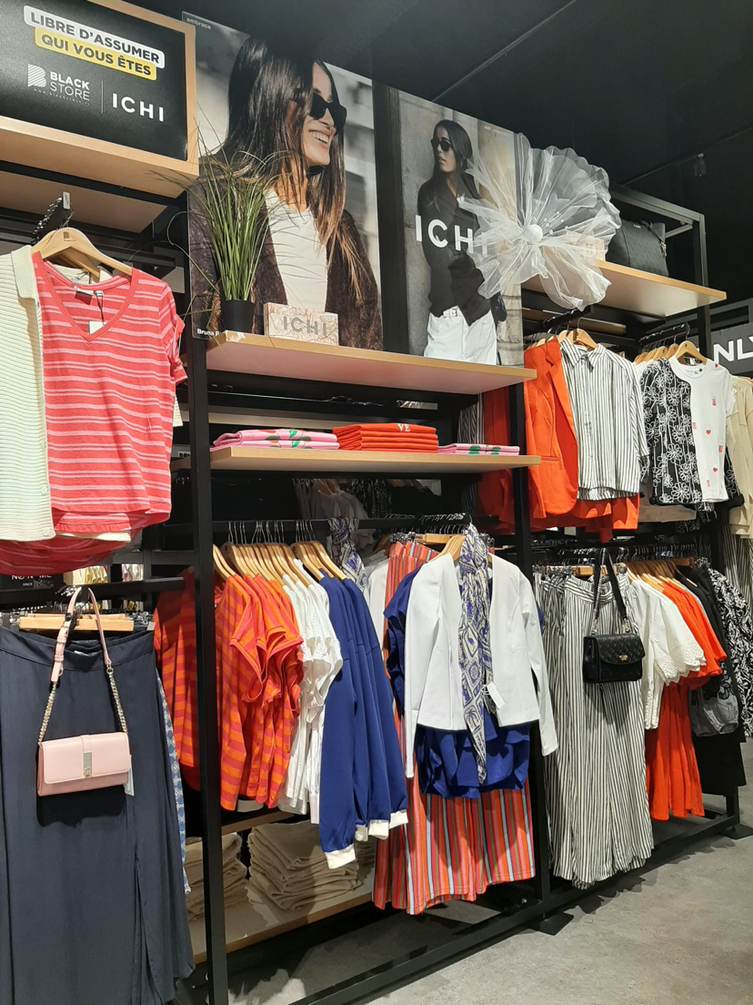 Foto 5 di BLACKSTORE