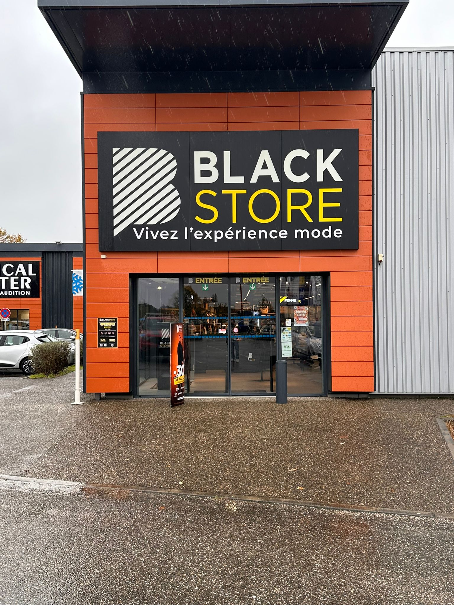 Foto 4 di BLACKSTORE