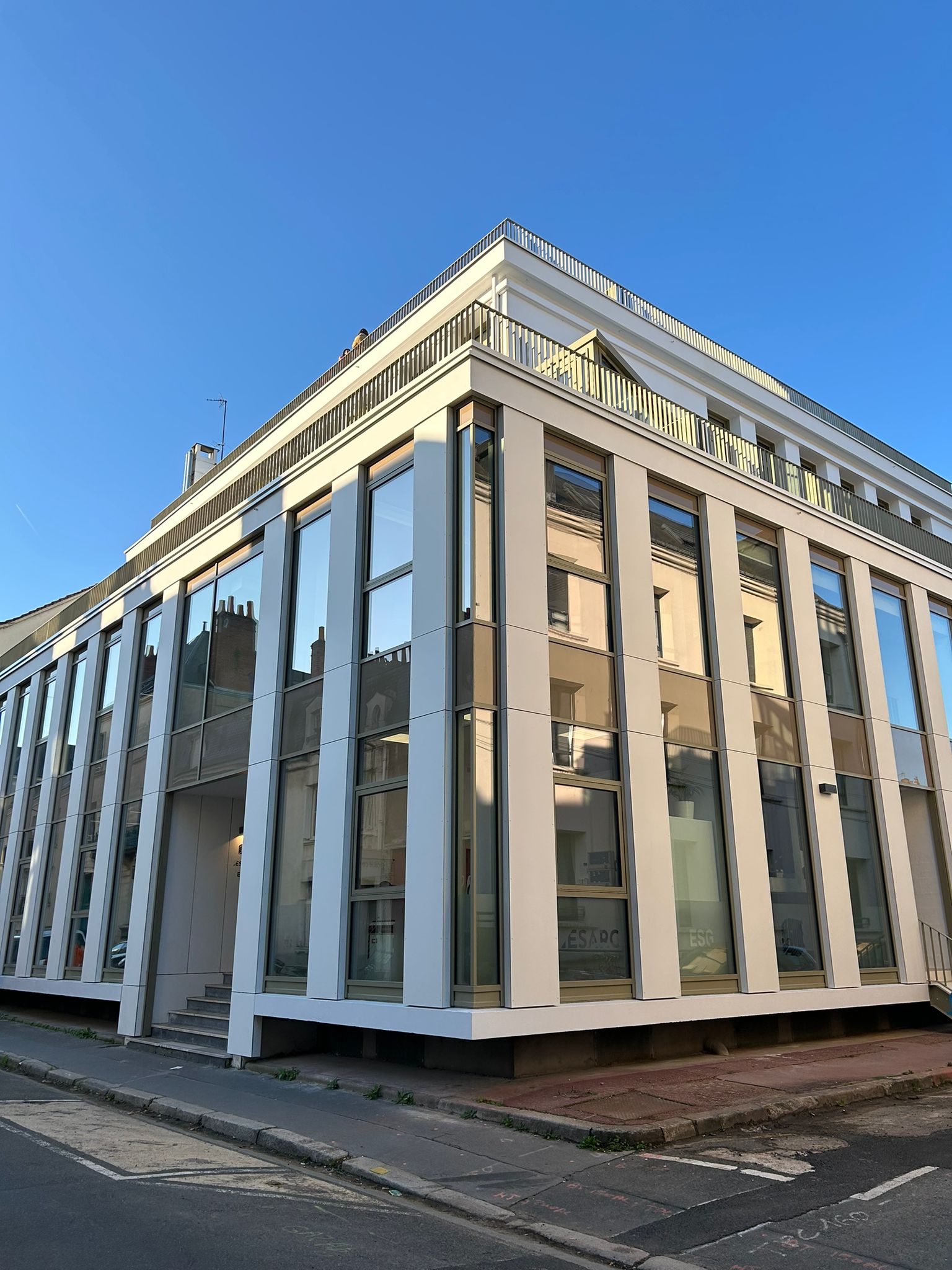 Foto 1 di ESARC Tours