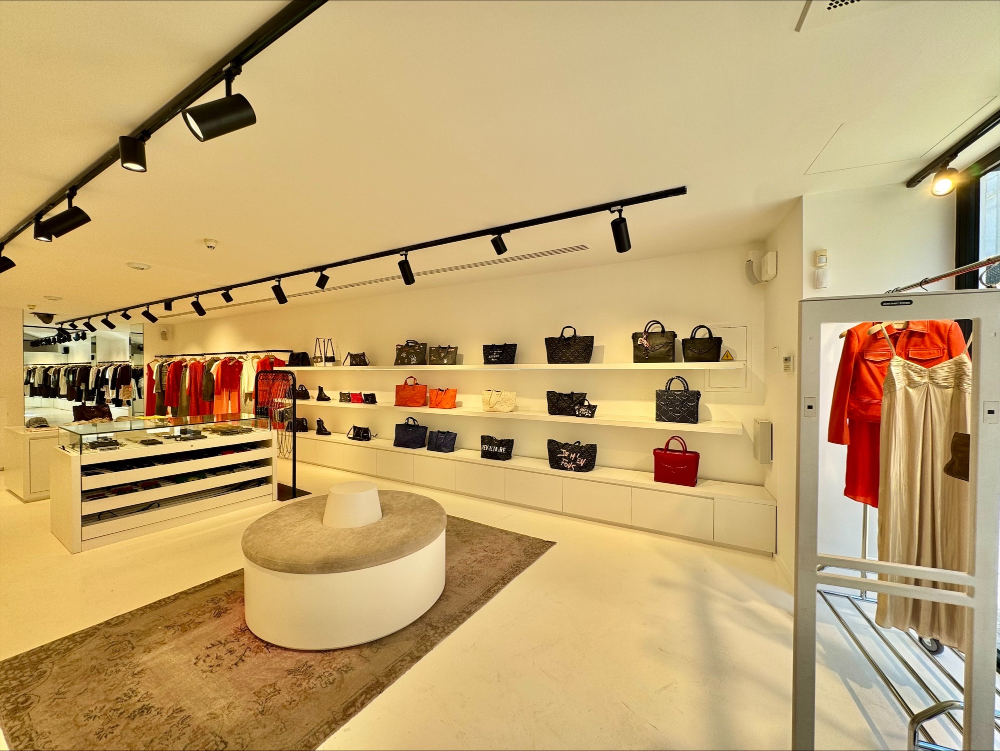 Foto 7 di Zadig&Voltaire