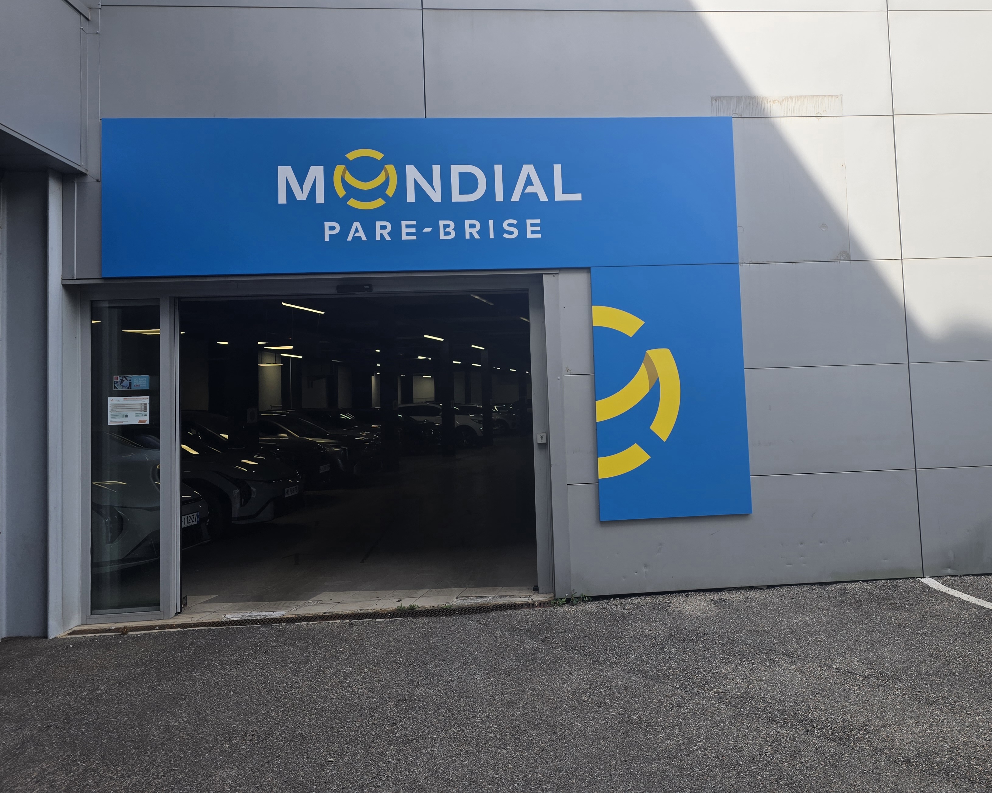 Photo 1 of Mondial Pare-Brise