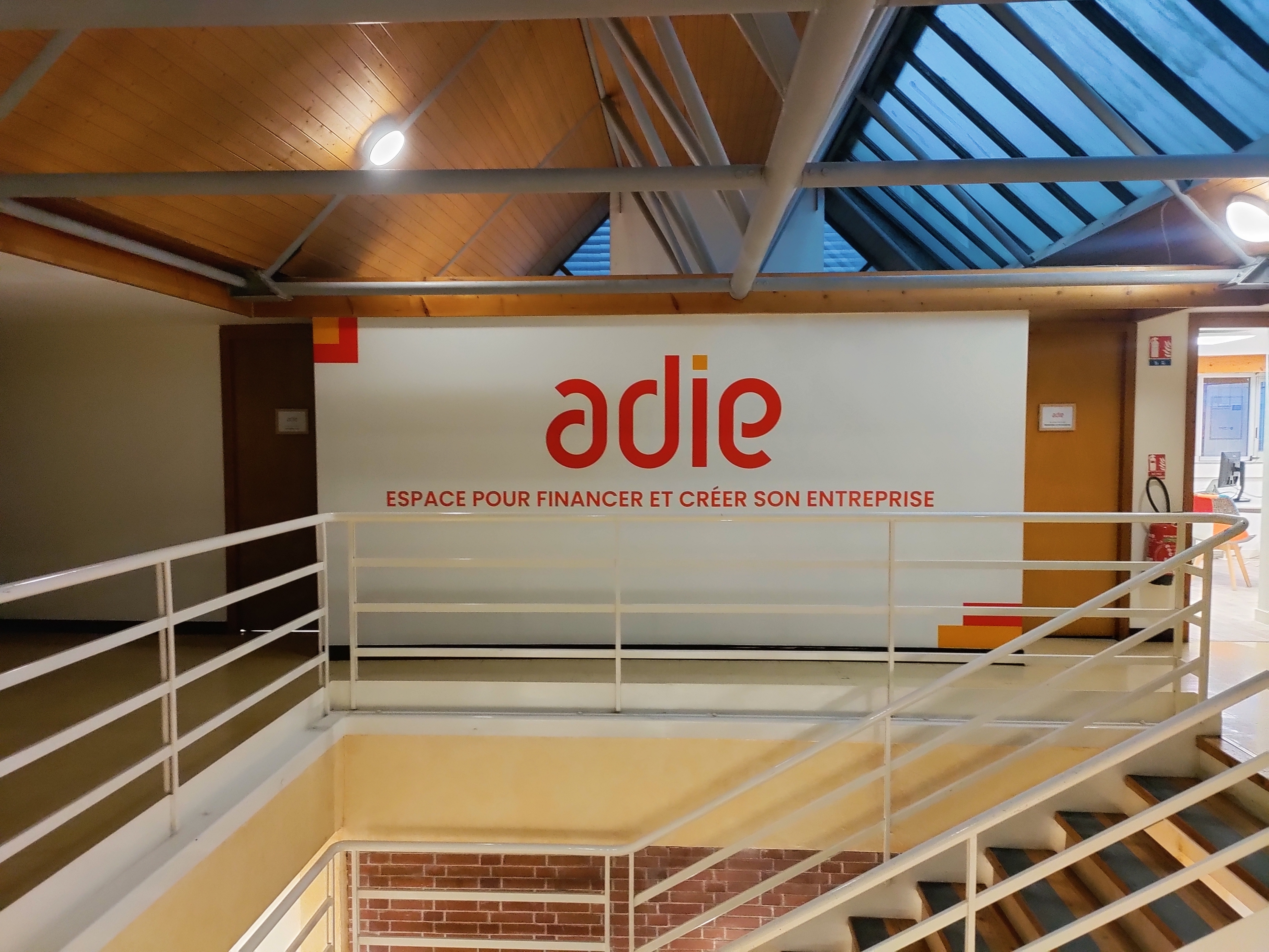 Foto 3 di Agence Adie