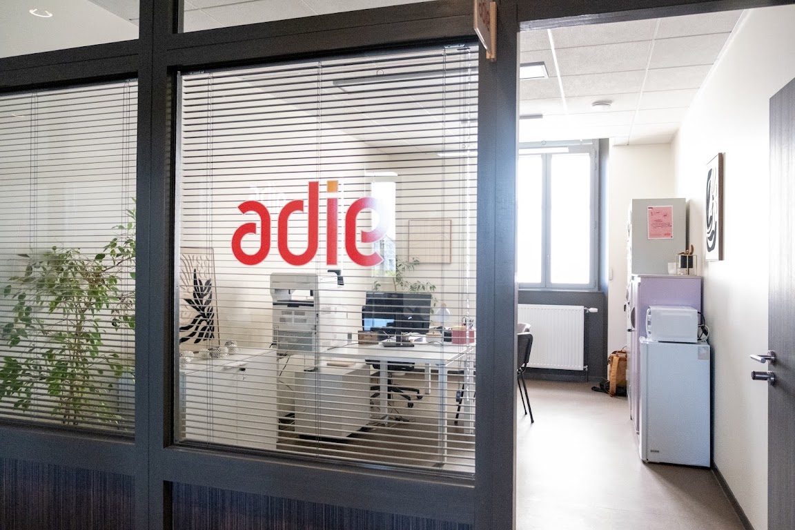Foto 7 di Agence Adie