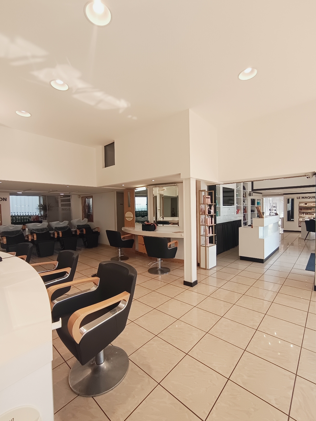 Foto 4 di DESSANGE - Coiffeur Lorient