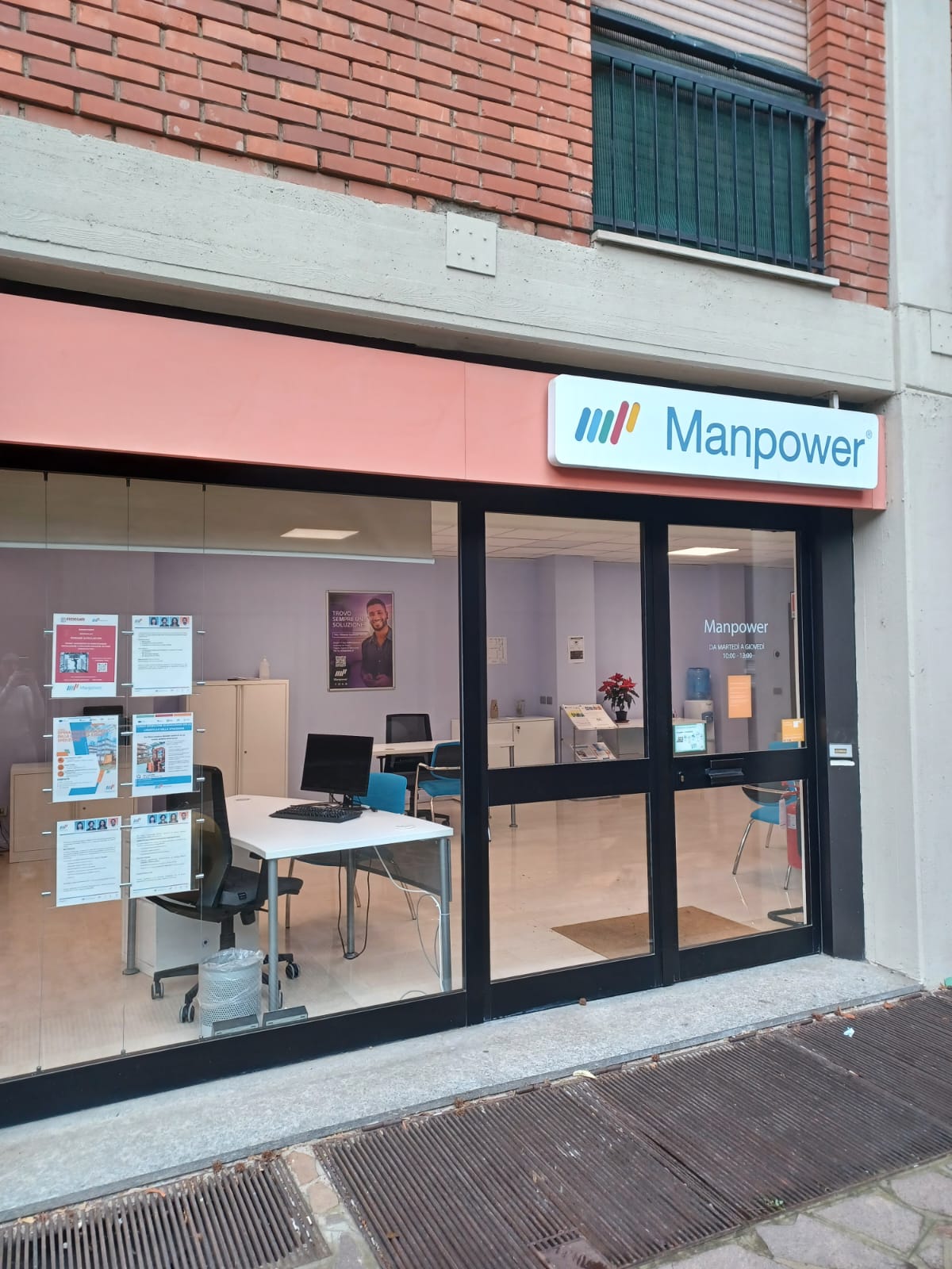 Foto 4 di Manpower