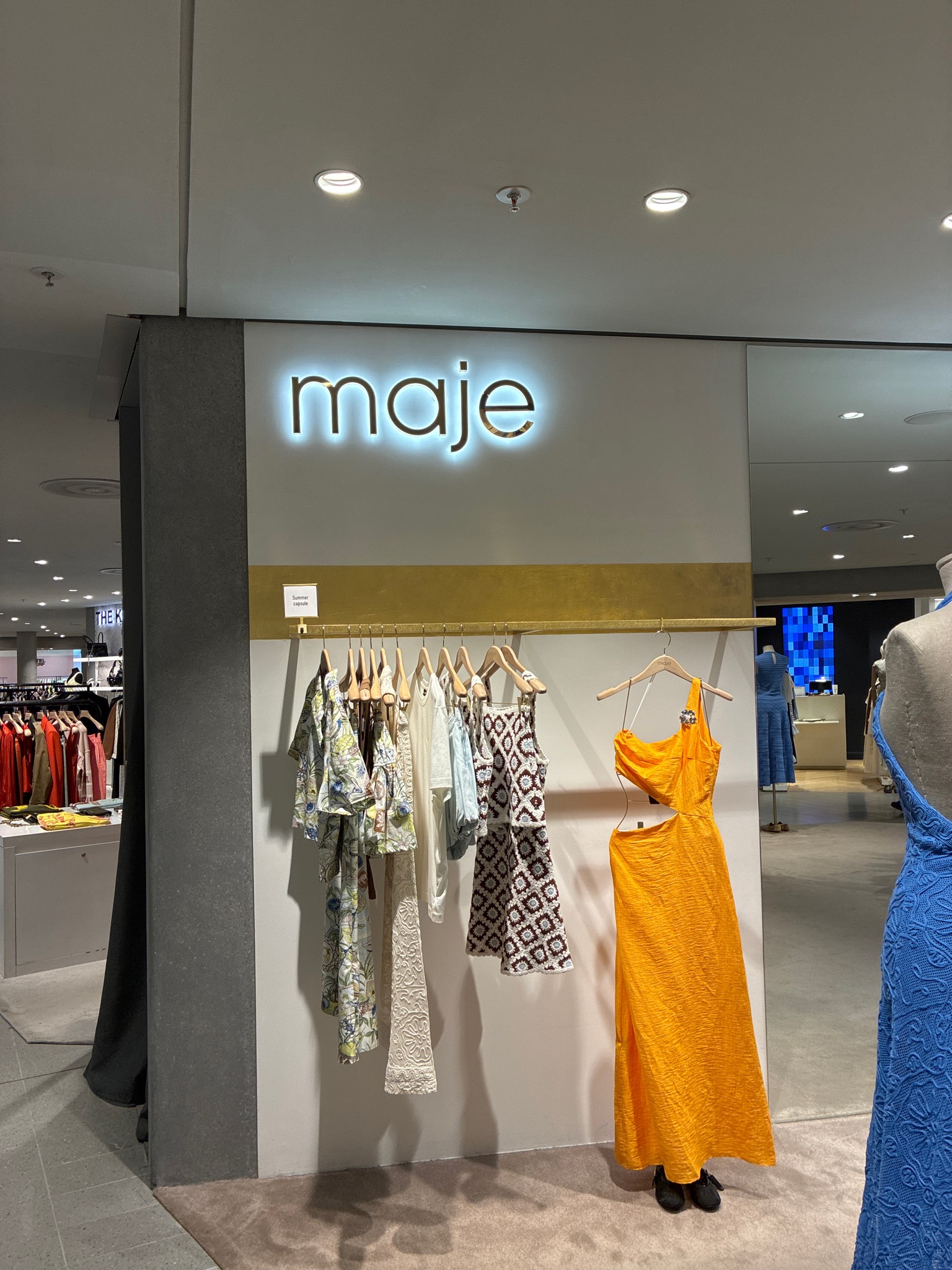 Foto 5 di Maje Oberpollinger - München