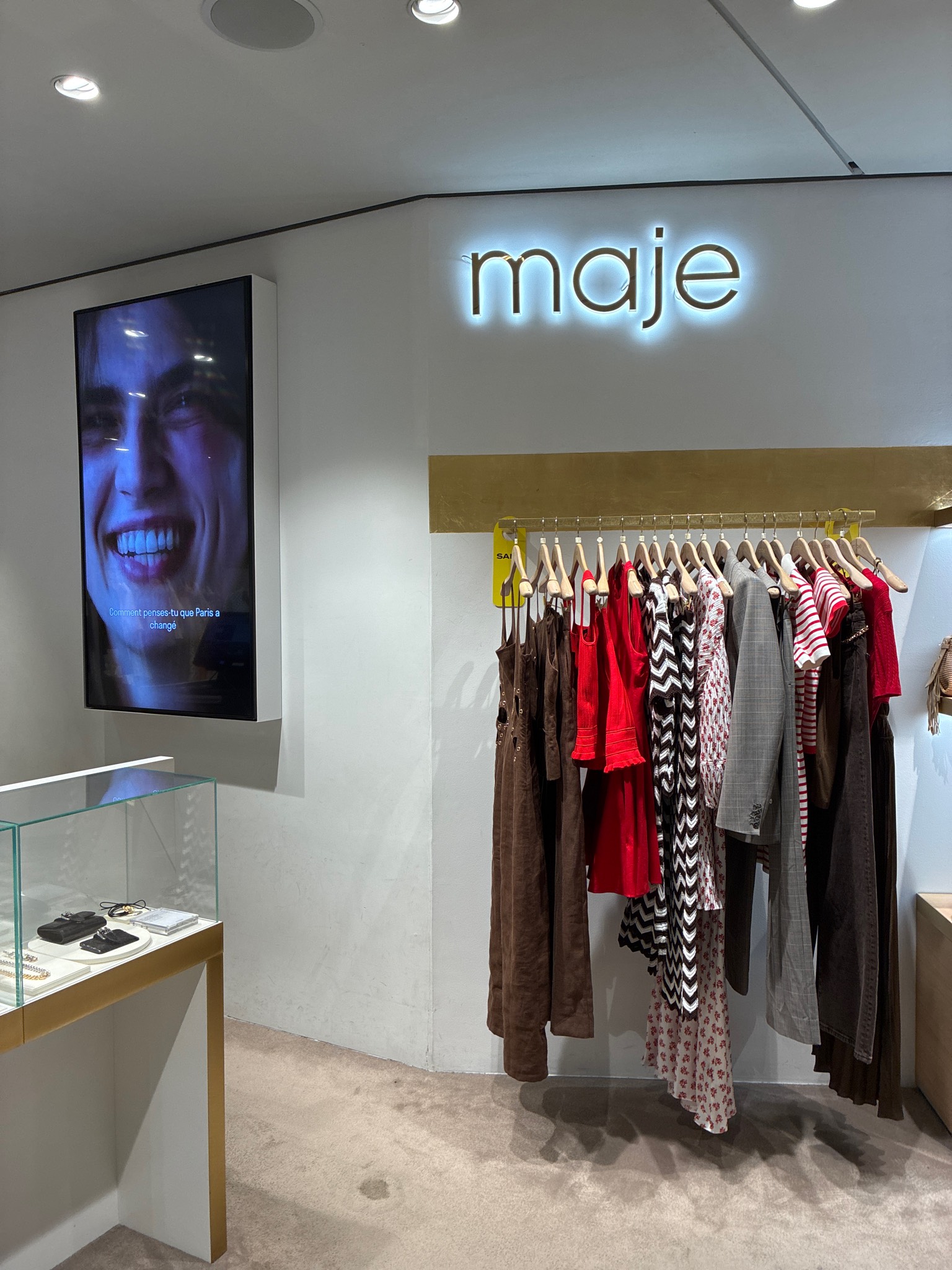Foto 10 di Maje Oberpollinger - München