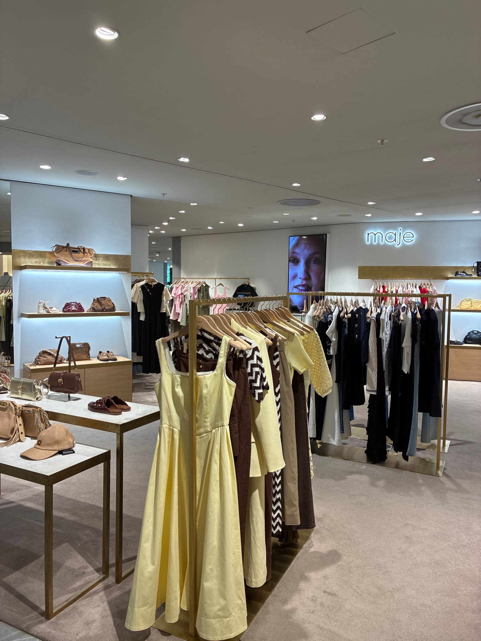 Foto 4 di Maje Oberpollinger - München