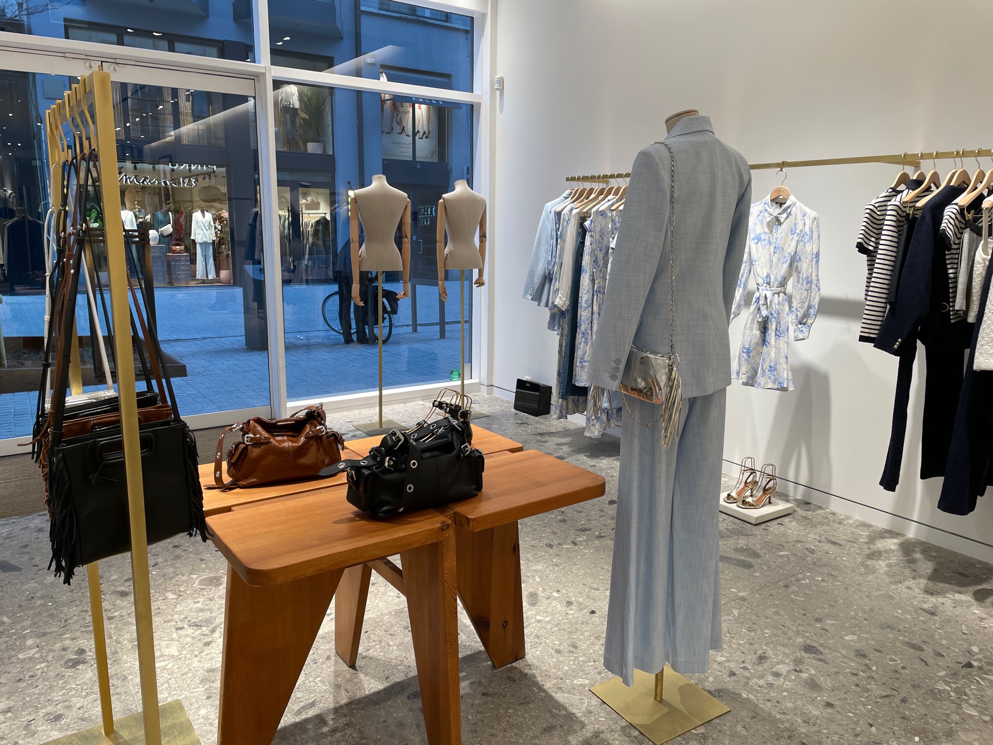 Foto 3 di Maje - Anvers