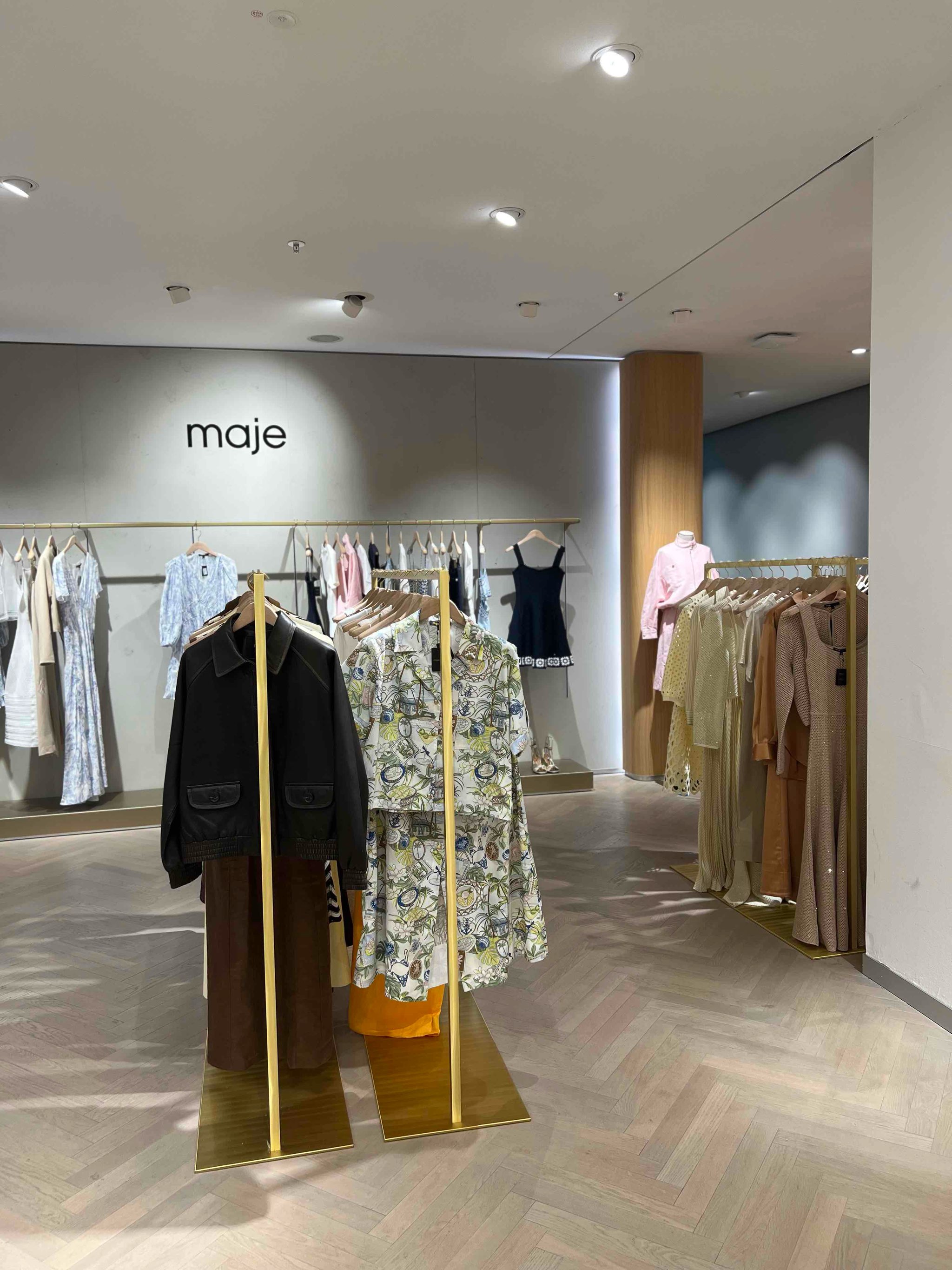 Foto 4 di Maje - Breuninger Munich