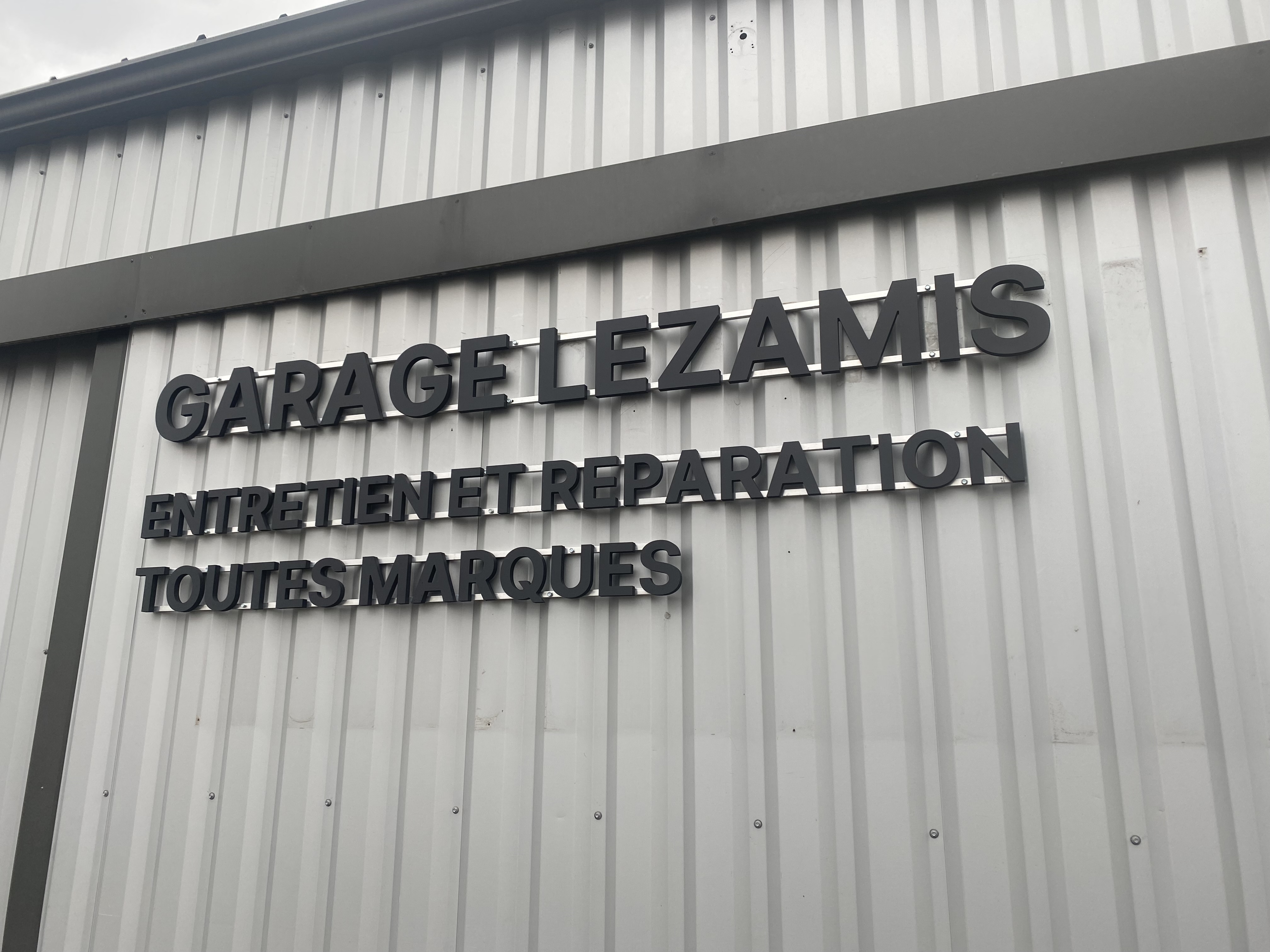 Foto 11 di GARAGE LEZAMIS