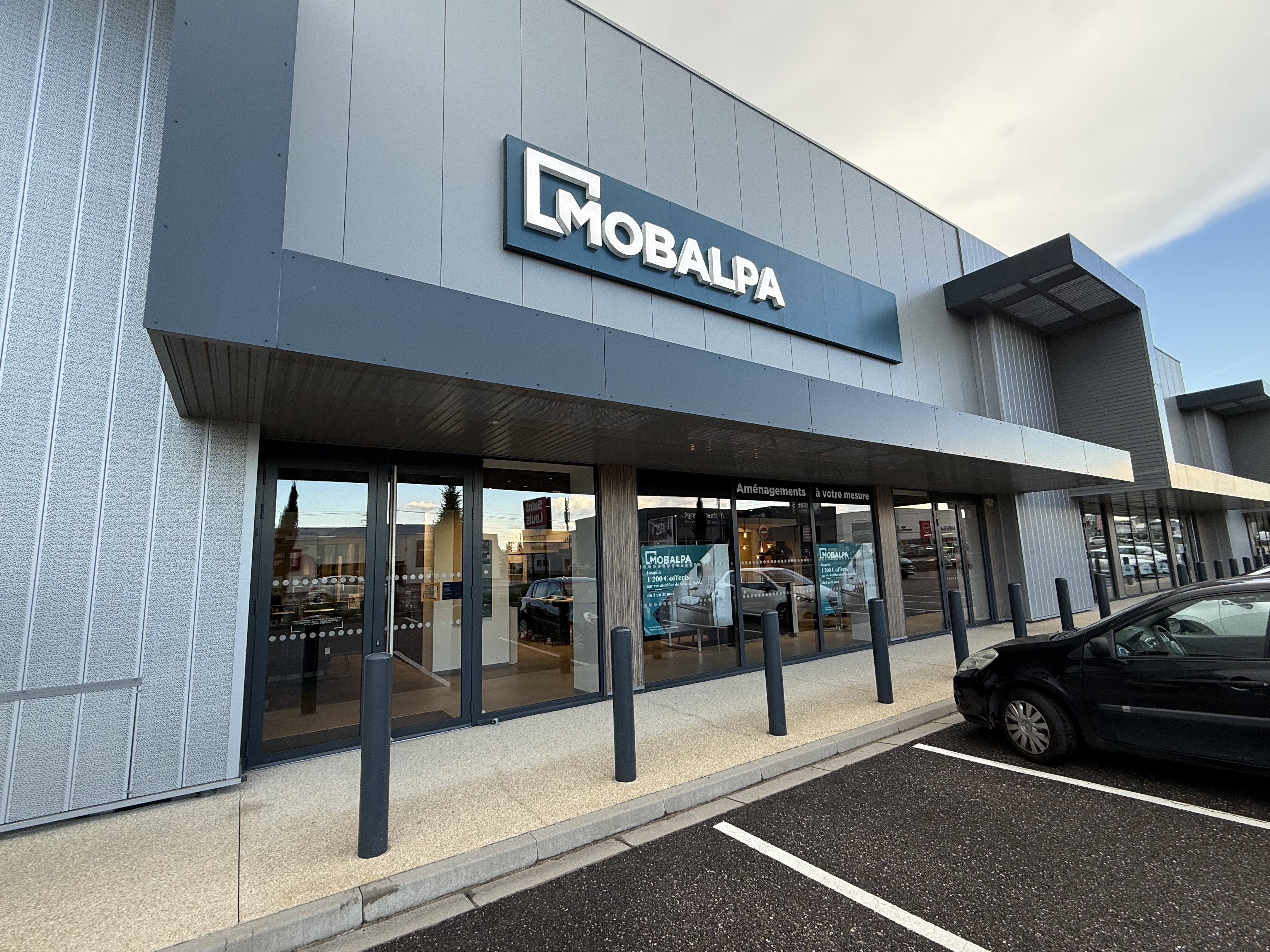 Foto 1 di Mobalpa