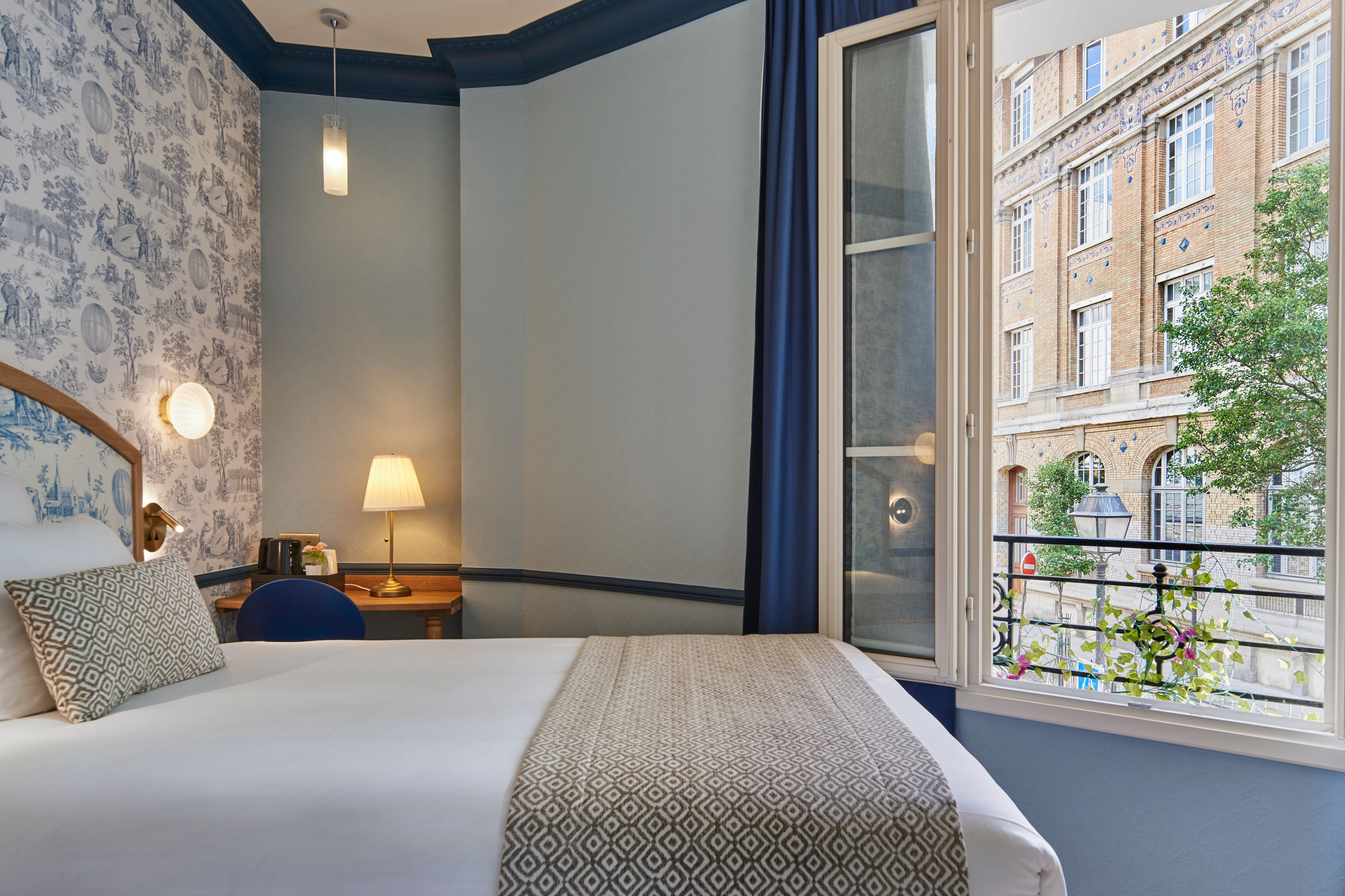 Hôtel De Neuve by HappyCulture