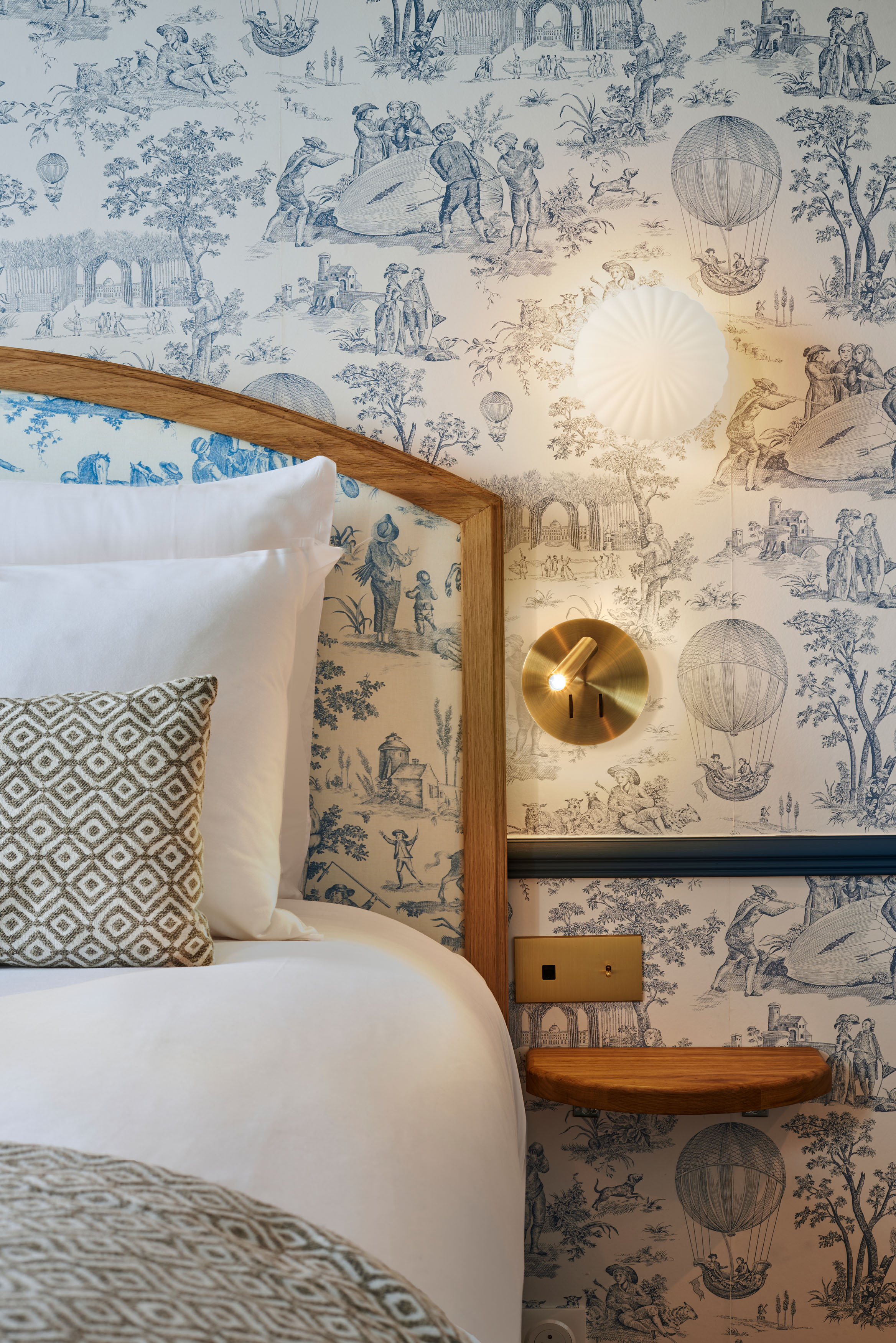 Hôtel De Neuve by HappyCulture