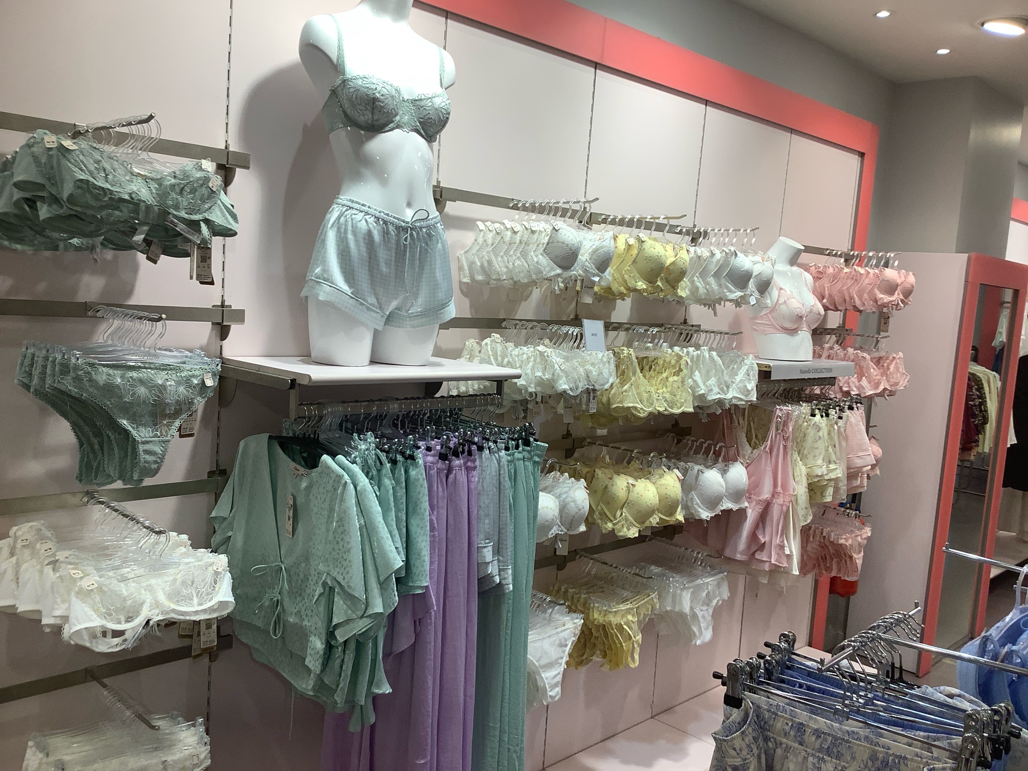 Etam Prêt-à-porter et Lingerie