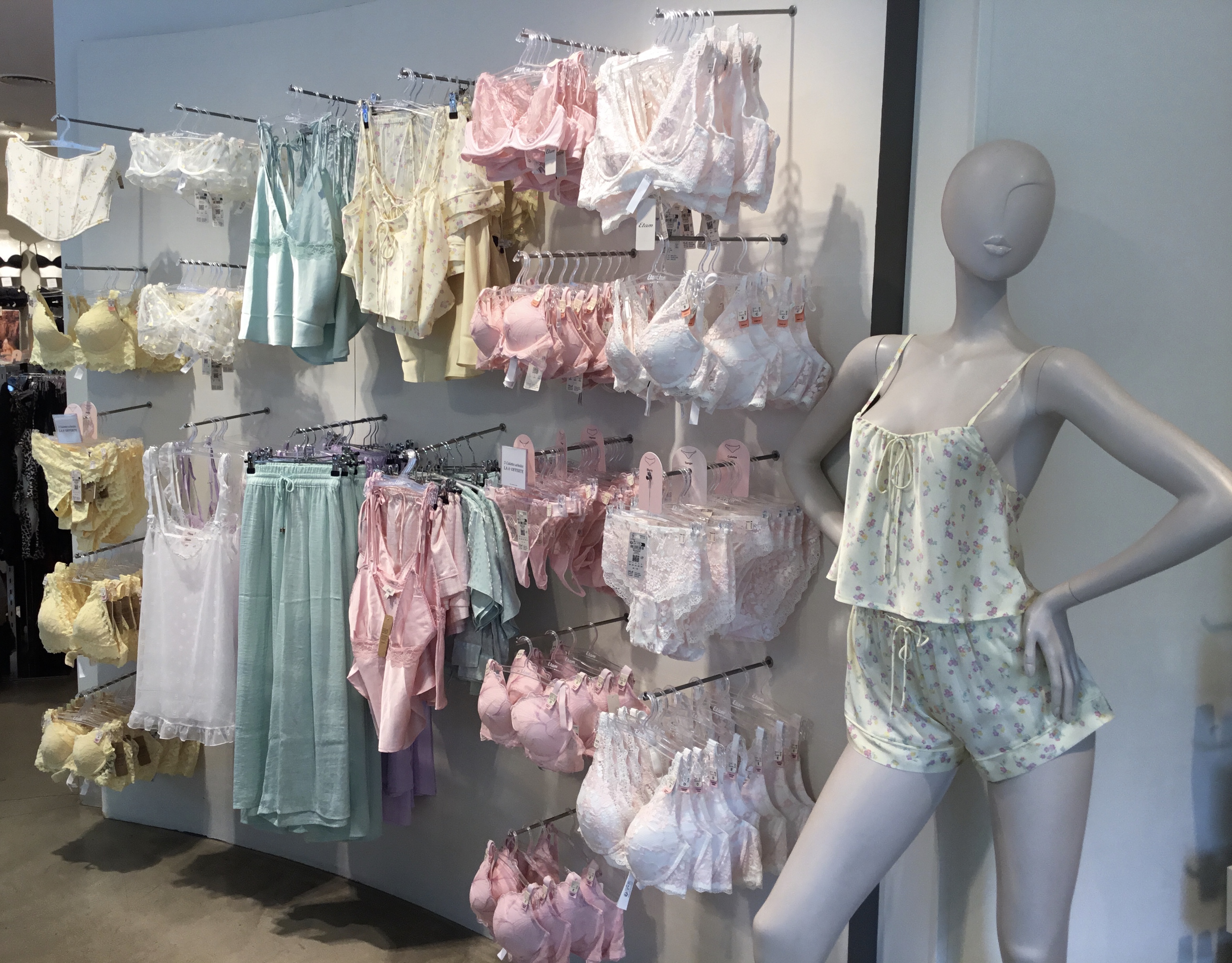 Foto 67 di Etam Lingerie