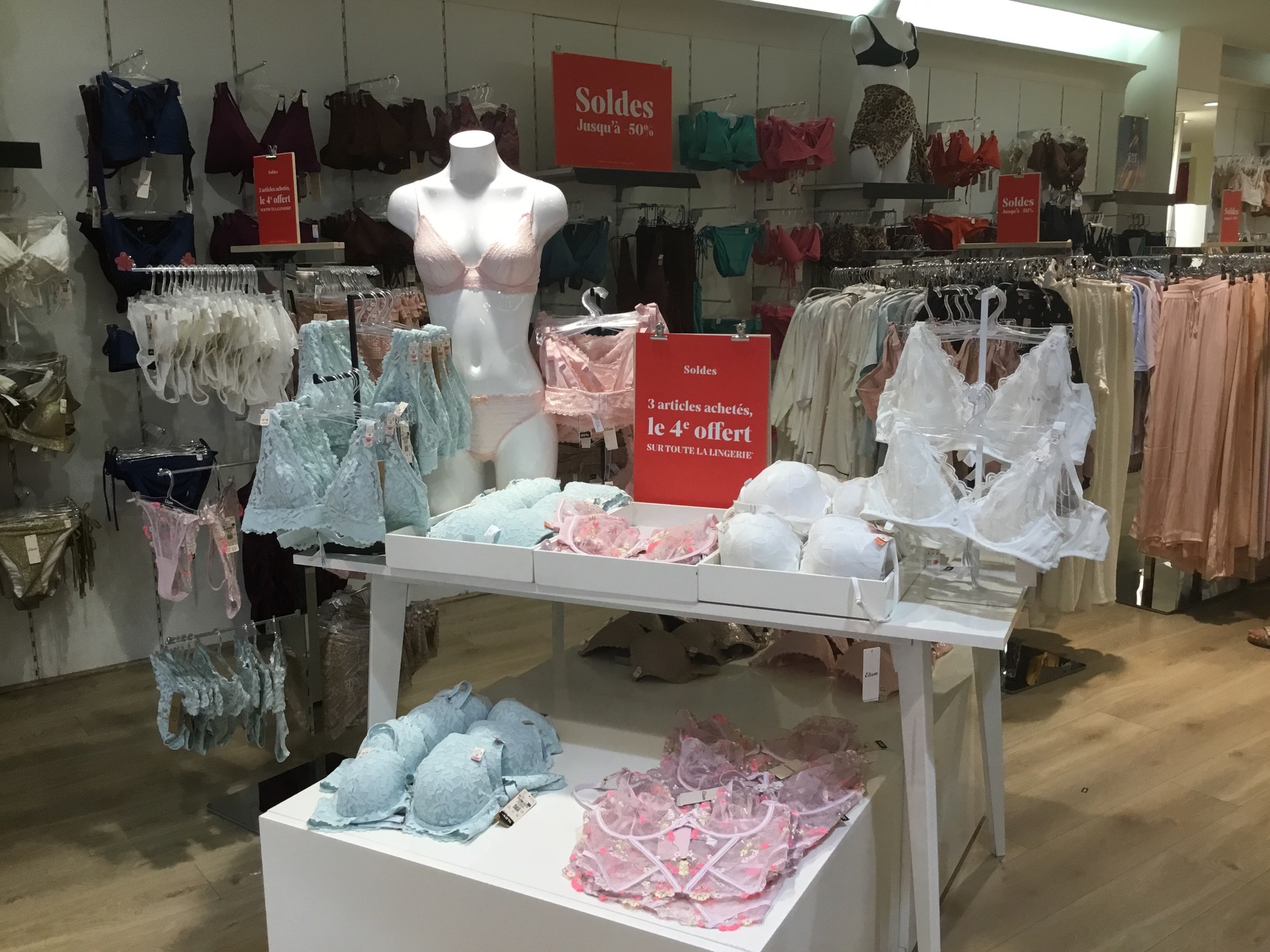 Foto 406 di Etam Lingerie