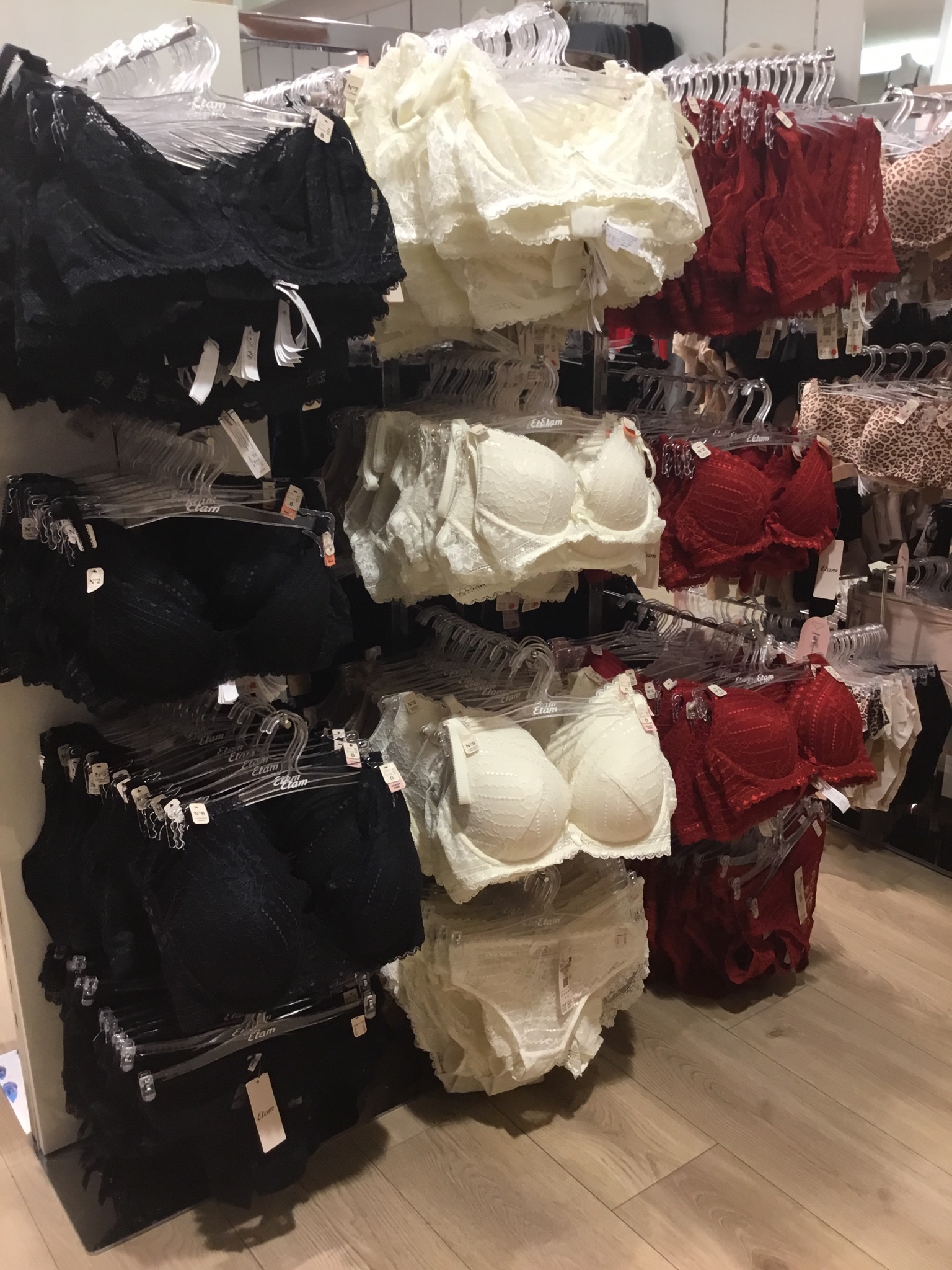 Foto 316 di Etam Lingerie