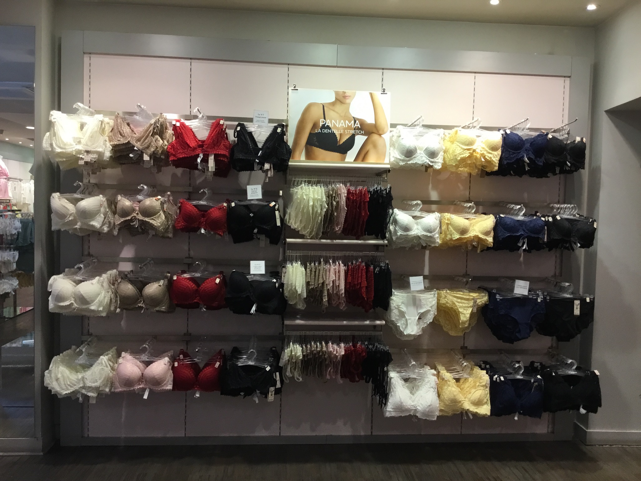Foto 101 di Etam Lingerie