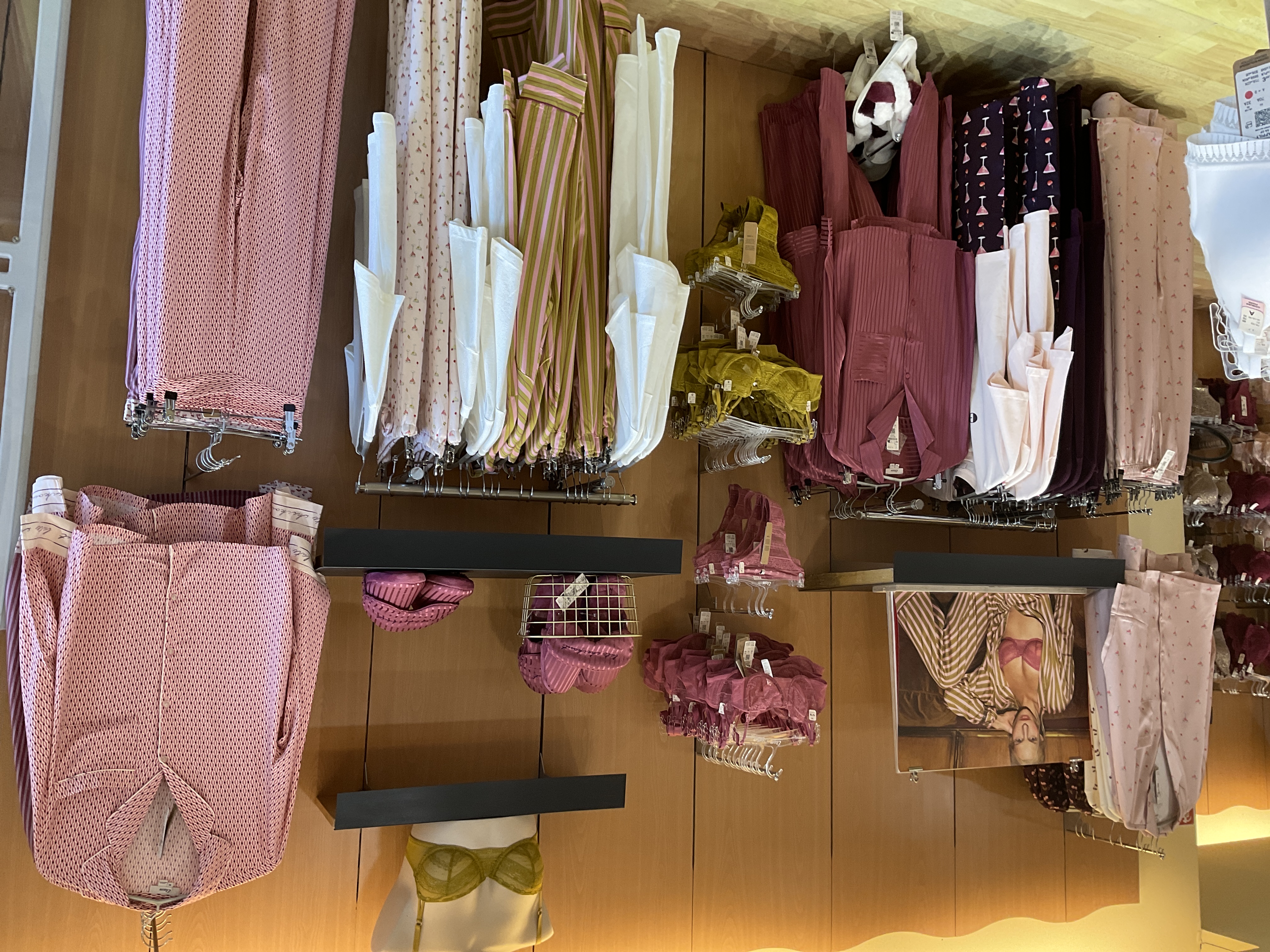 Foto 67 di Etam Lingerie