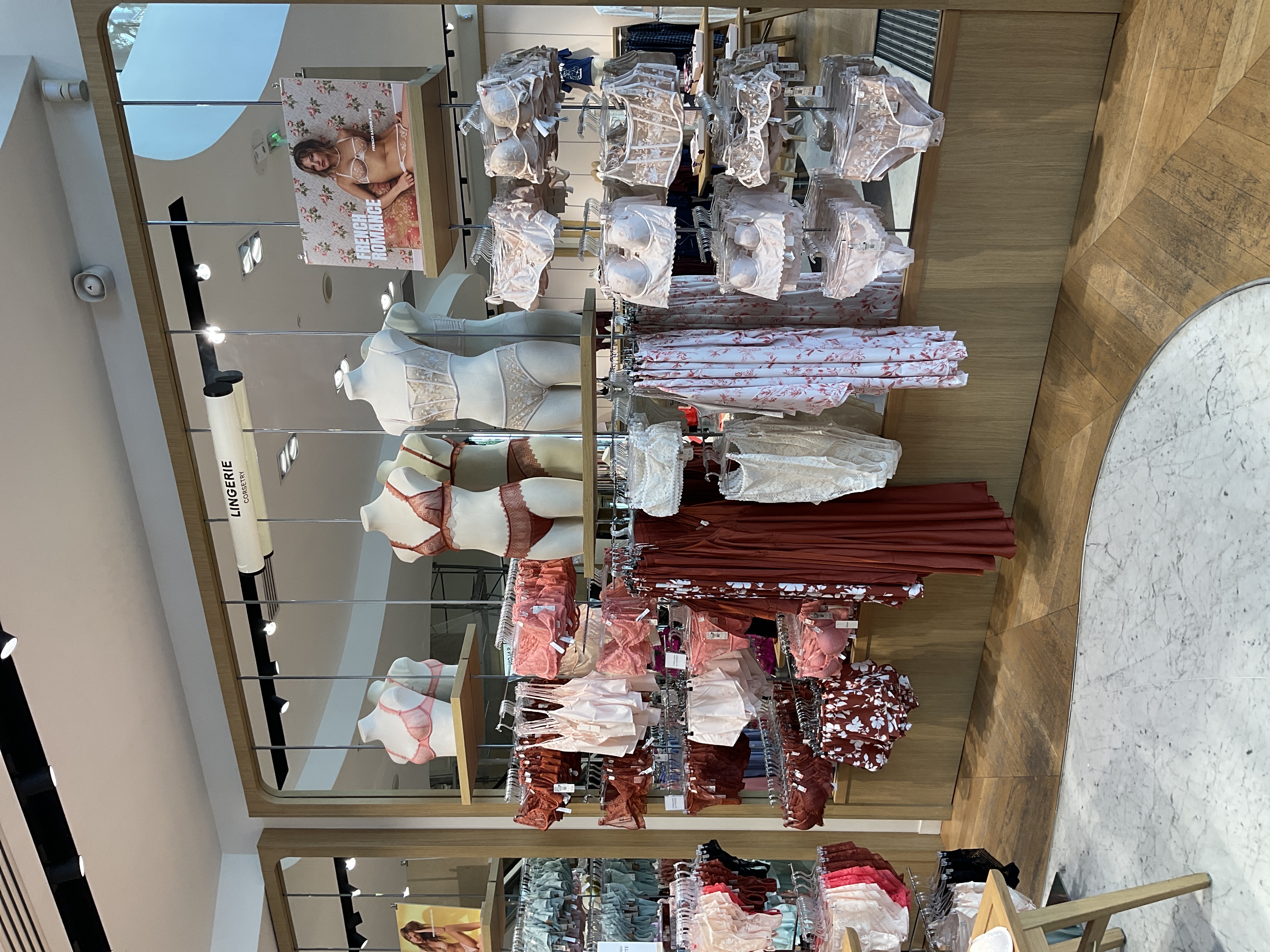 Etam Lingerie et Prêt-à-porter