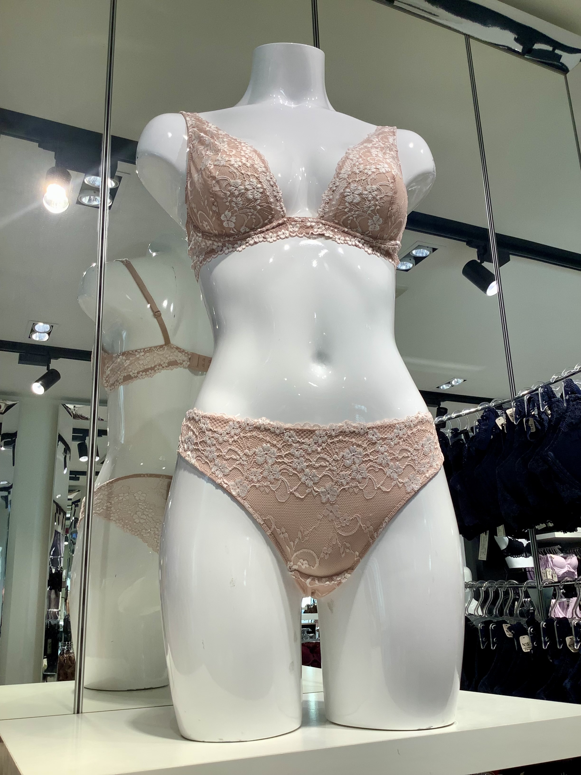 Foto 23 di Etam Lingerie