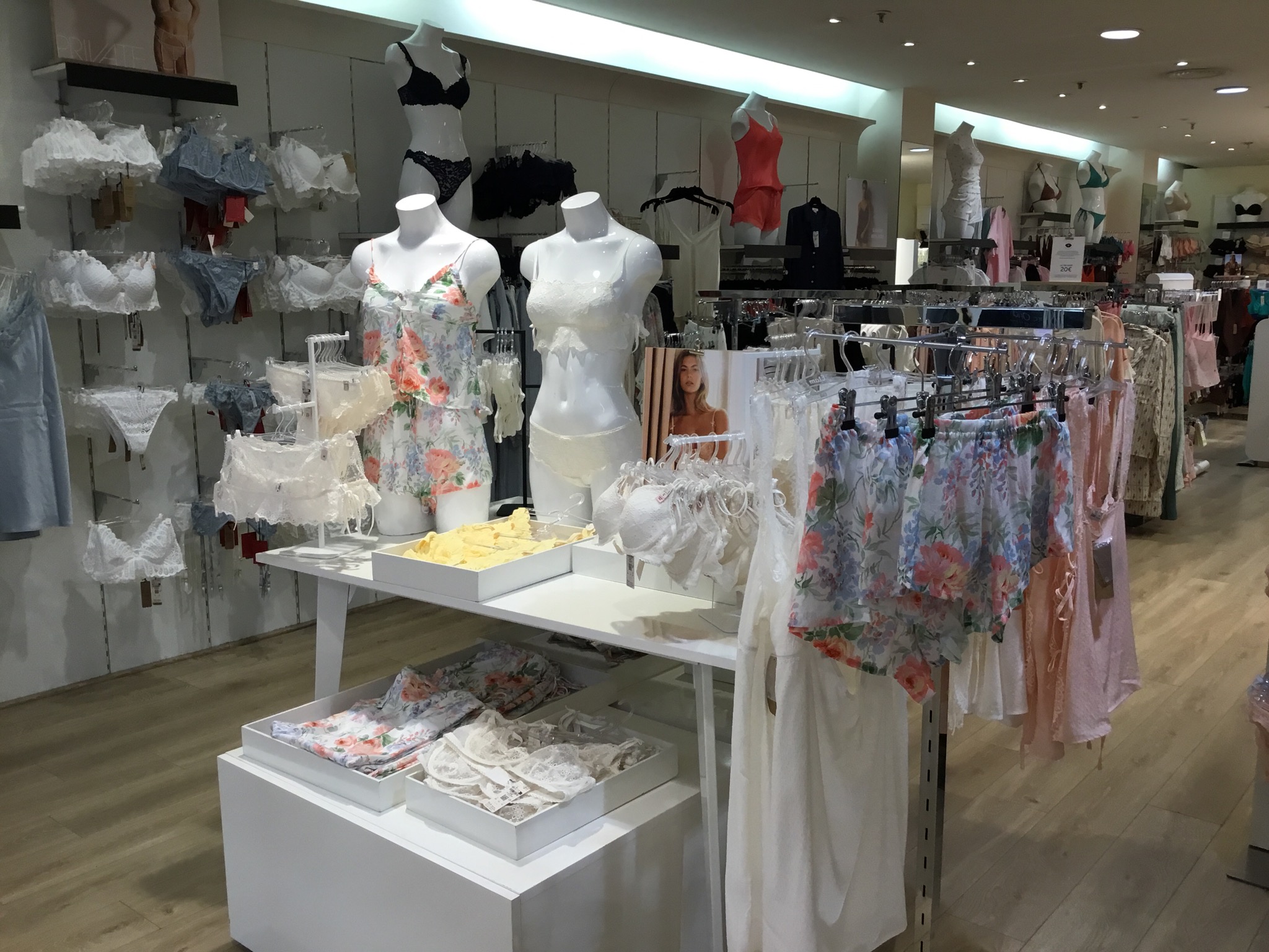 Foto 371 di Etam Lingerie